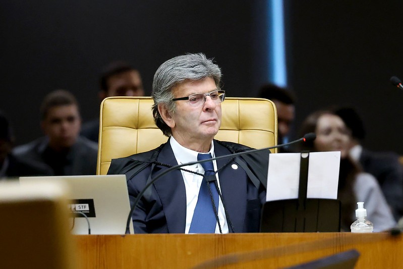 Flávio Bolsonaro pede para Fux anular decisão de Dino sobre Nossa Senhora Aparecida