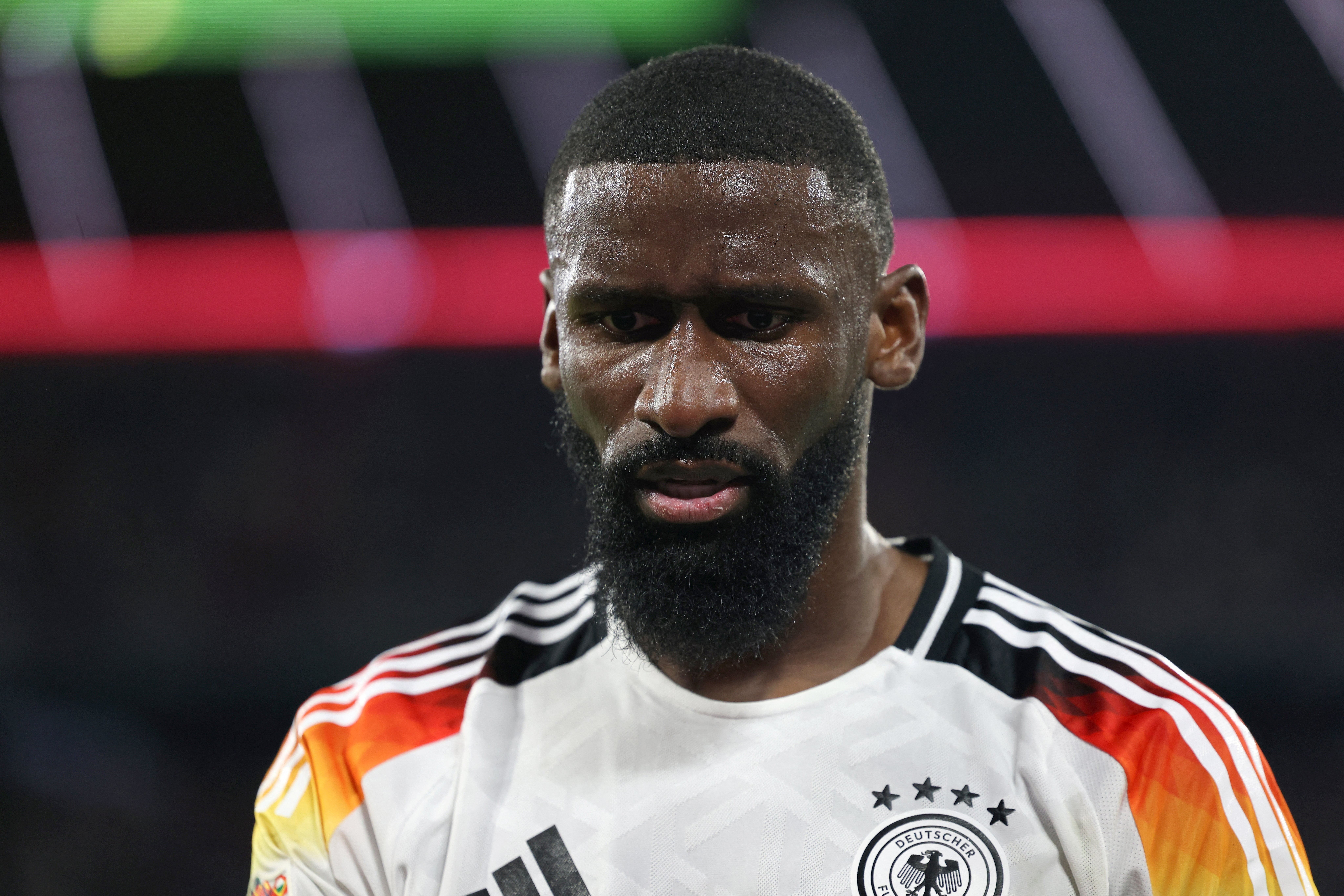 Rüdiger, zagueiro do Real Madrid, anuncia aposentadoria da seleção alemã