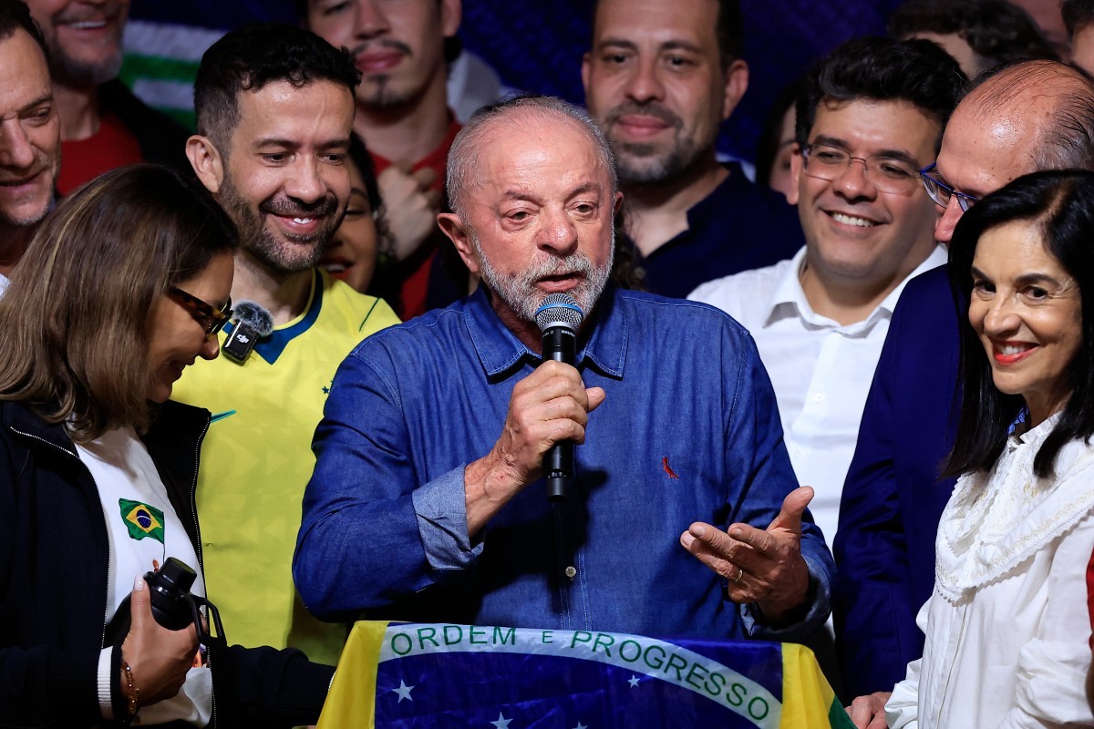 Luiz Inácio Lula da Silva discursa após vitória
