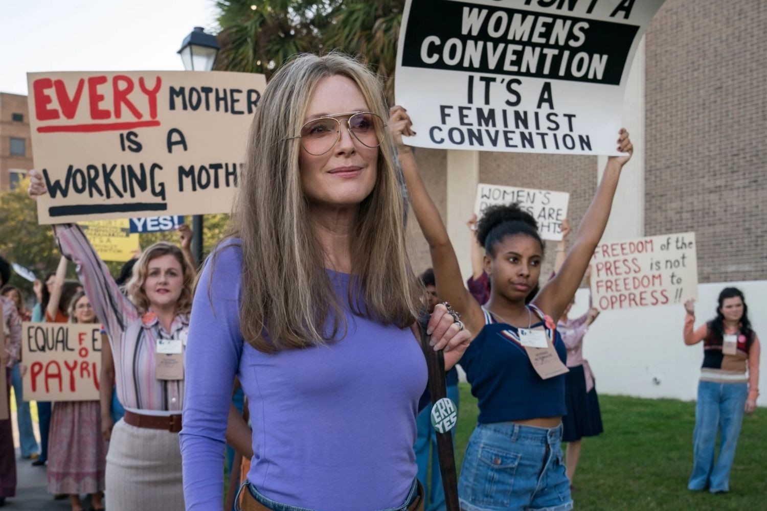 As grandes atrizes que interpretaram Gloria Steinem no cinema e na TV - QTU Questões do Universo