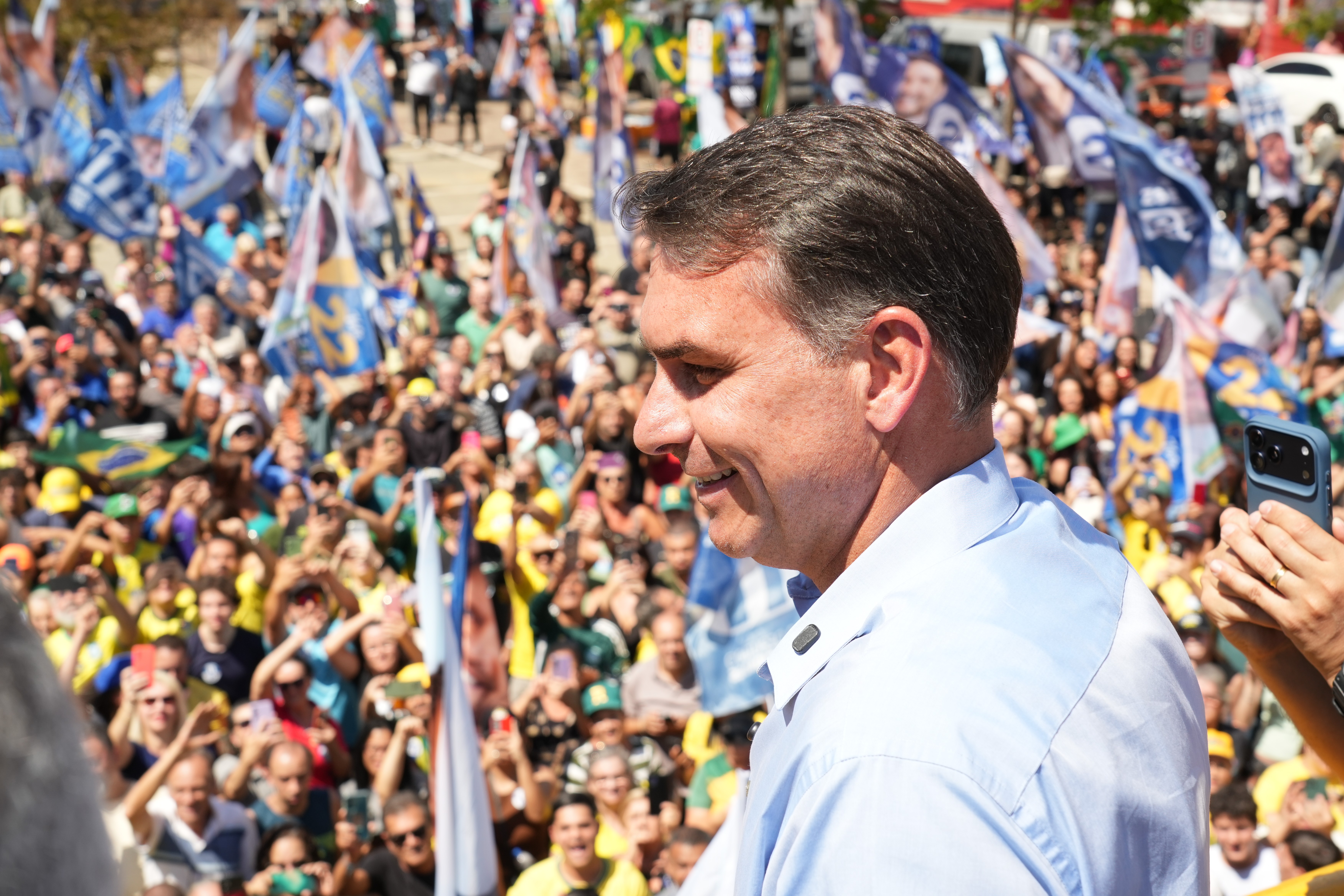 Cerco a Moraes e disputa com Lula embalam ato de Flávio na Avenida Paulista