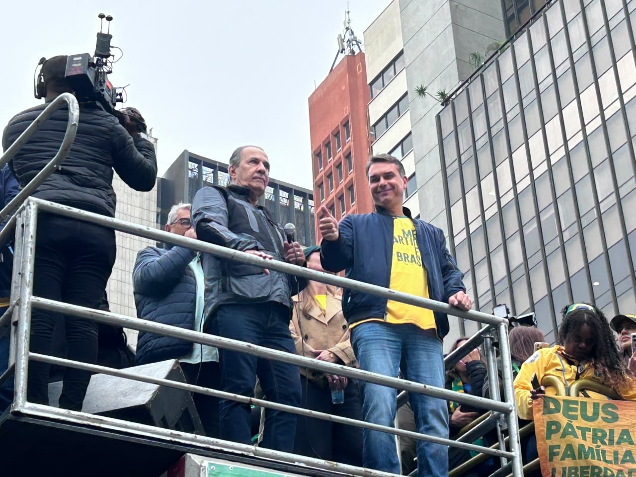 Flávio elenca promessas, critica o governo e diz que ‘votar em Lula é votar em Moraes’ - Foto