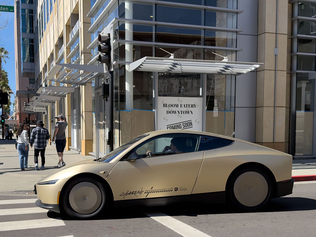 Agência de segurança viária dos EUA abre investigação sobre Cybercab, da Tesla, poucas horas após lançamento