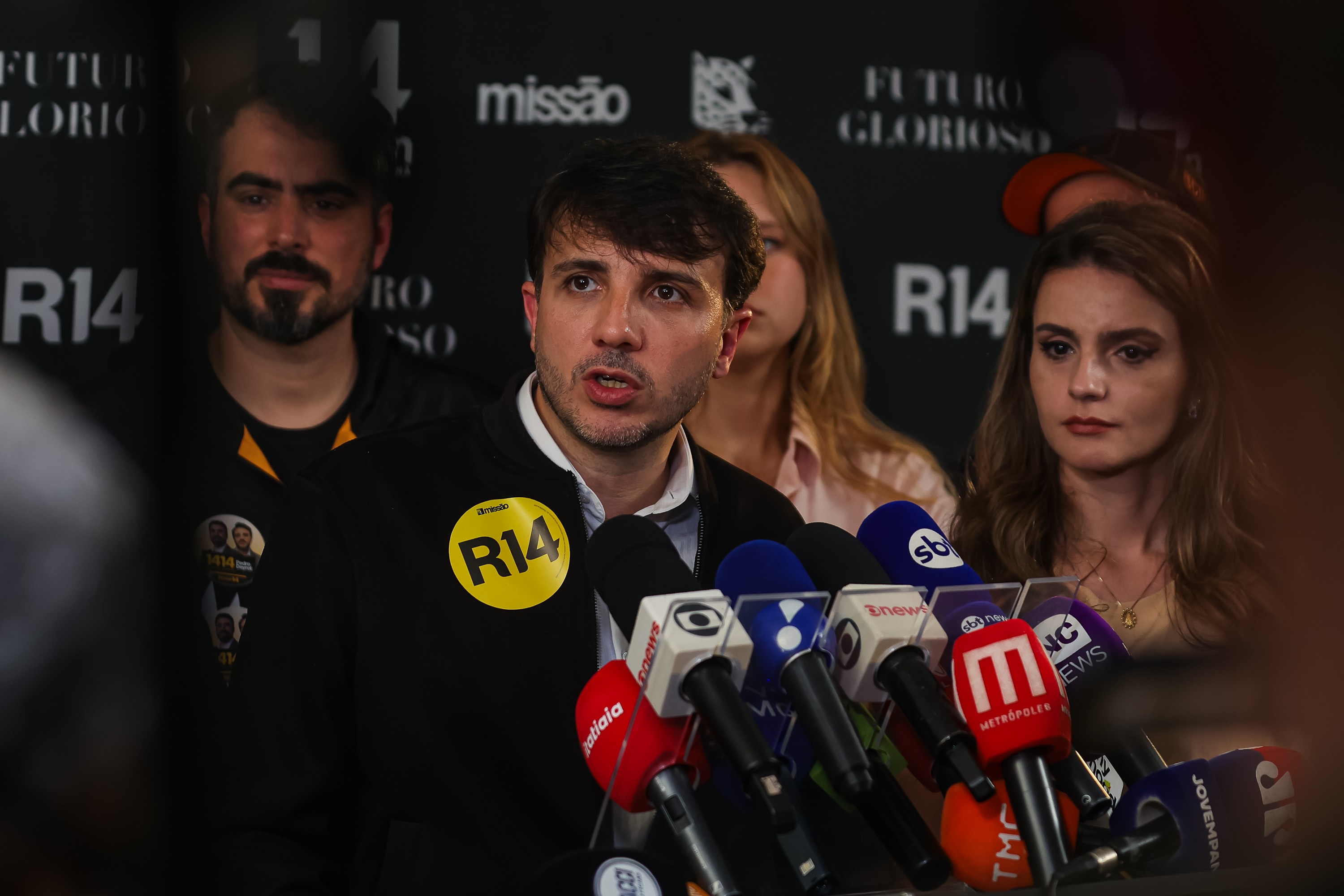 Renan acusa Cury de ser ‘sócio da Fictor’, empresa que tentou comprar o Master - QTU Questões do Universo