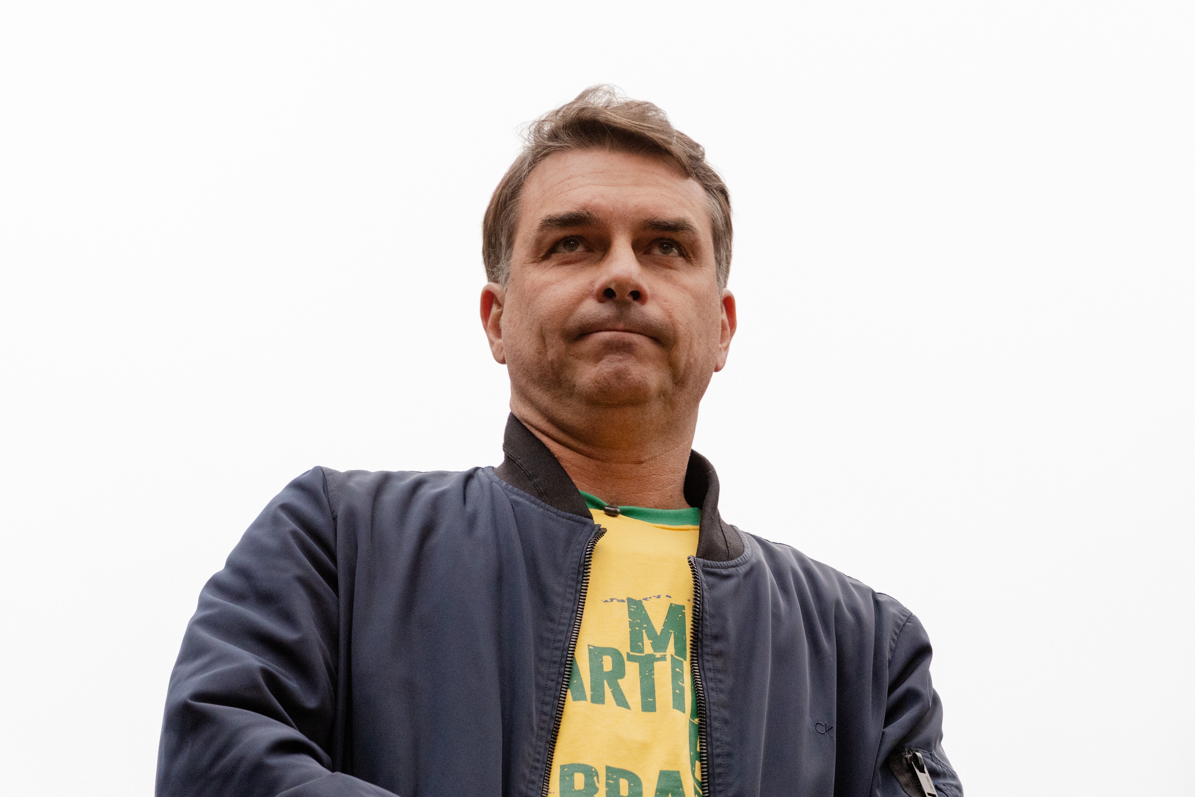 Flávio pressiona Fachin por crise no STF e diz que 'Brasil está sem presidente'