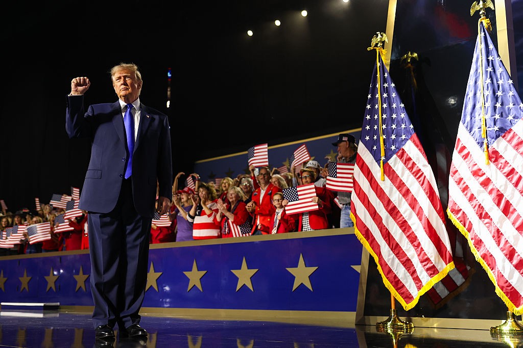 Trump promete pagar R$ 25.000 a cada americano se republicanos vencerem ‘midterms’