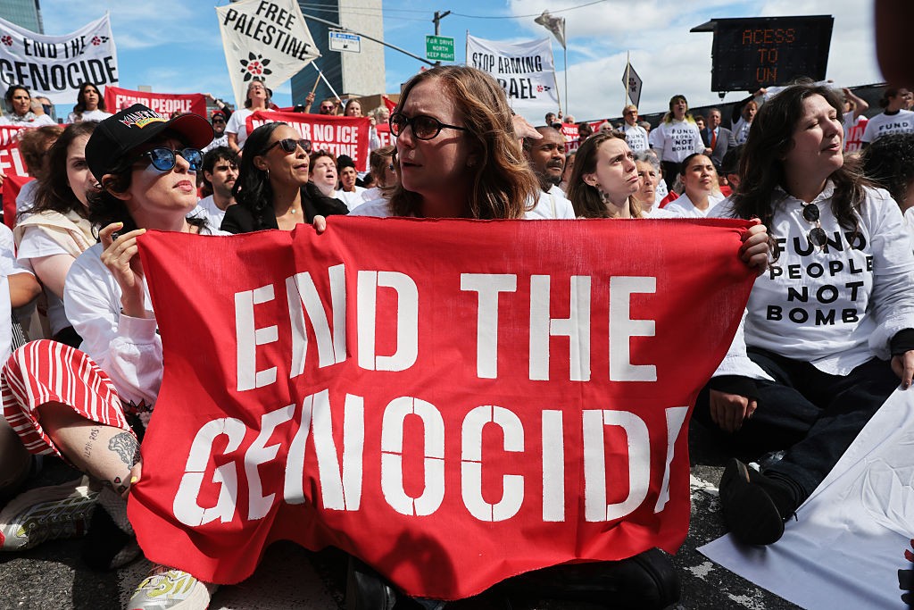 Atriz de Hacks e Susan Sarandon são presas em protesto contra Netanyahu