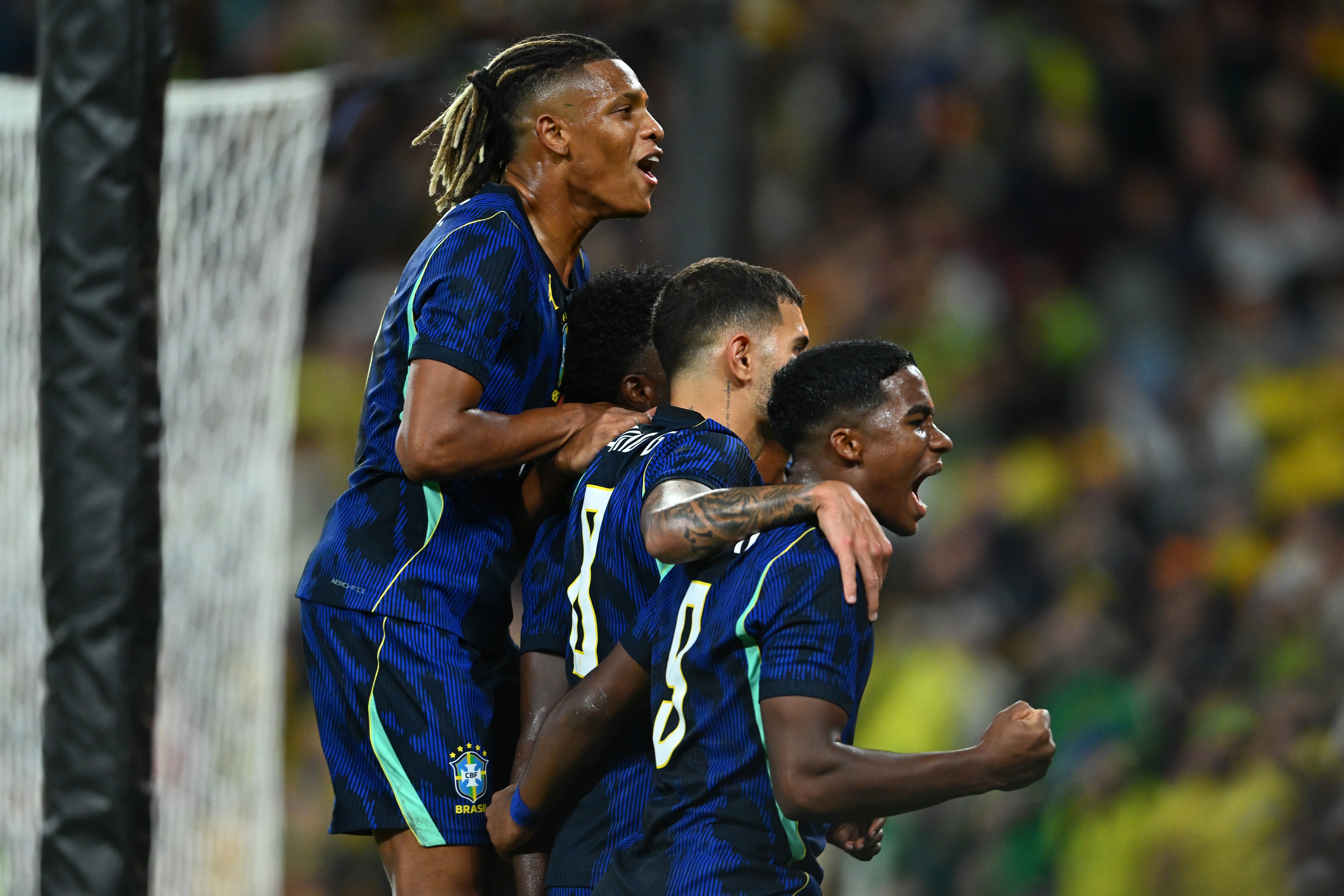 Brasil leva virada, se recupera e goleia Austrália em primeira vitória pós-Copa