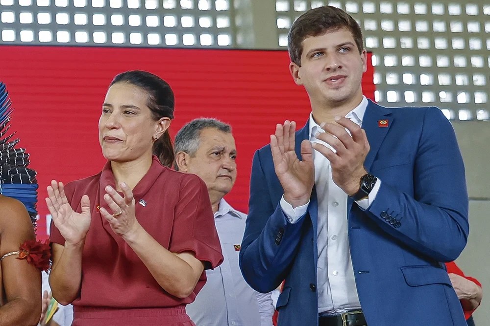 A nova pesquisa Datafolha sobre o embate entre Raquel Lyra e João Campos em Pernambuco