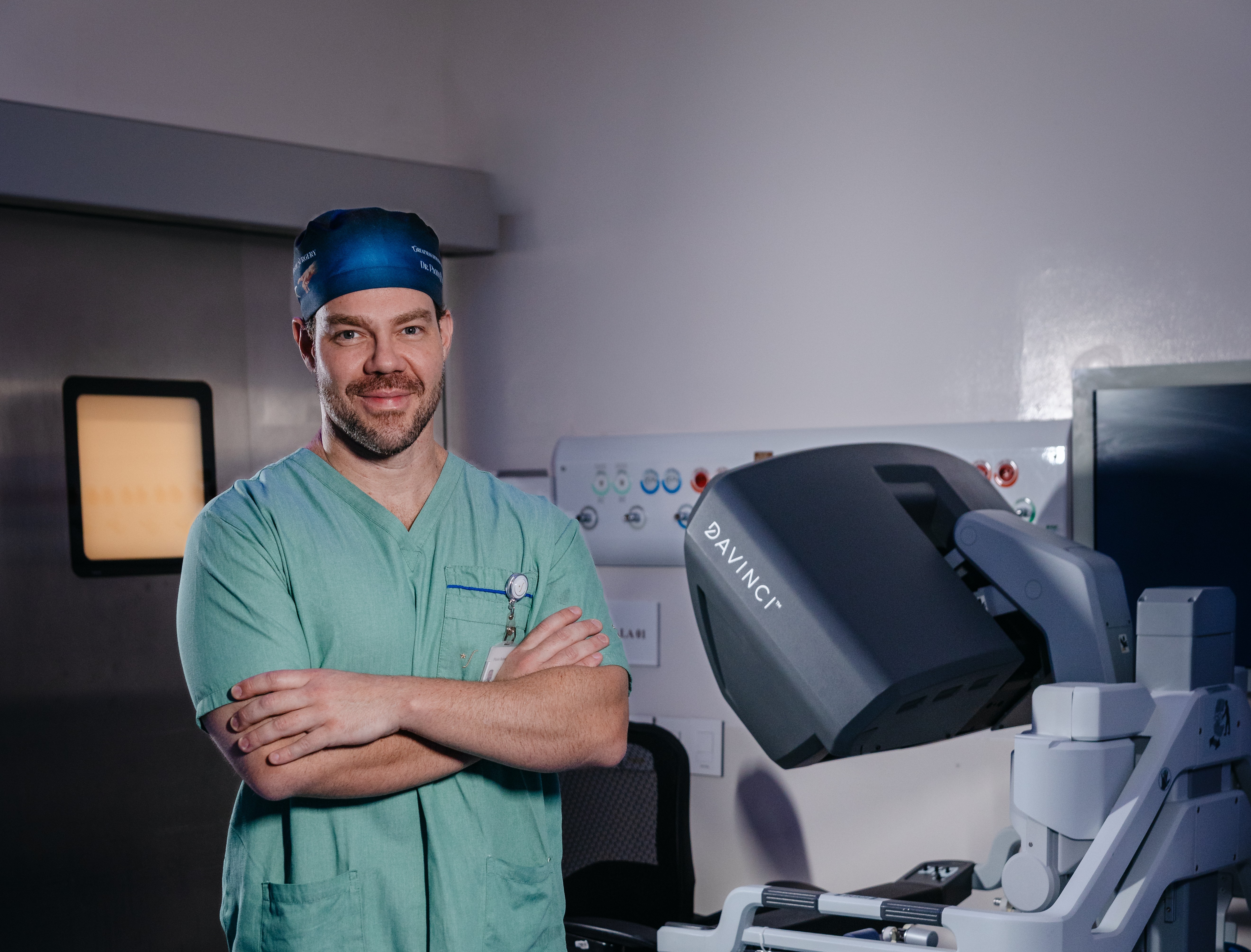 Robô em cirurgia plástica: brasileiro avança no uso da tecnologia para lifting facial