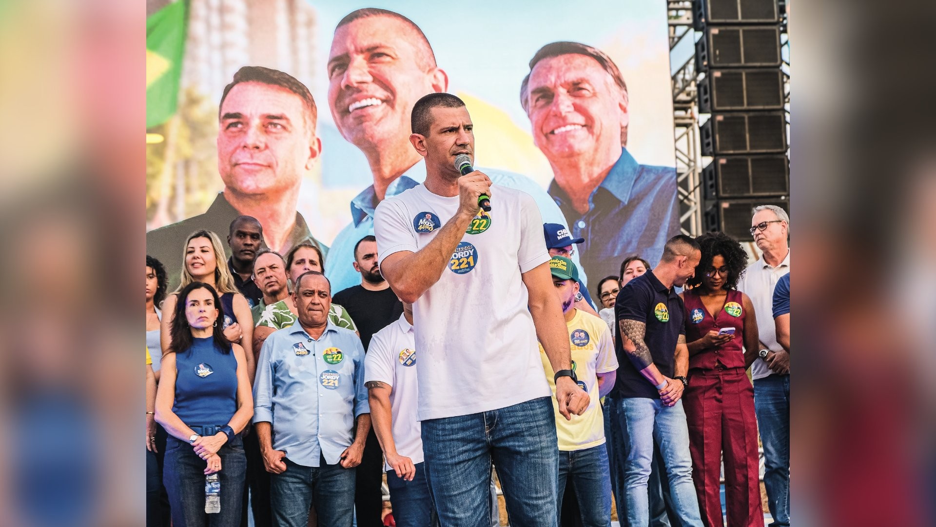 Douglas Ruas cresce nas pesquisas e busca colar a imagem à de Flávio para acelerar