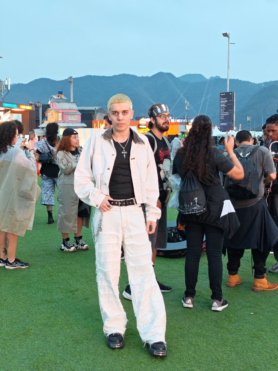 A audácia de se usar branco em dia de heavy metal no Rock in Rio