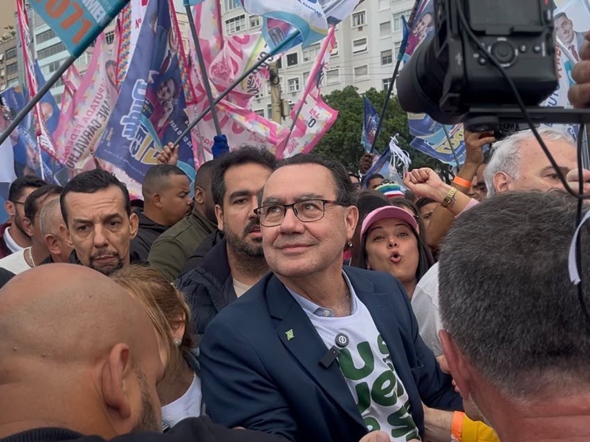 Em ato no Rio, Augusto Cury manda ‘abraço muito especial’ a Mendonça e alfineta STF