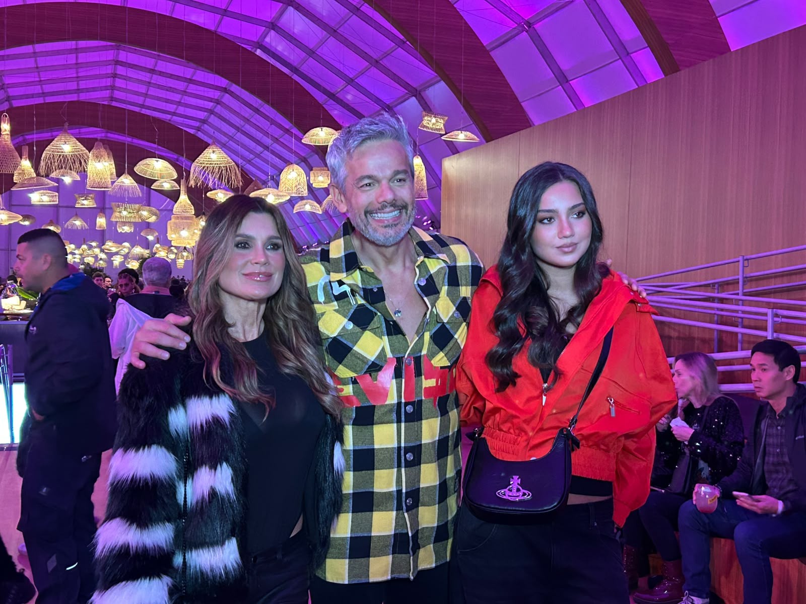 Otaviano Costa brinca com cuidados de Flávia Alessandra: ‘Fisioterapeuta moral’