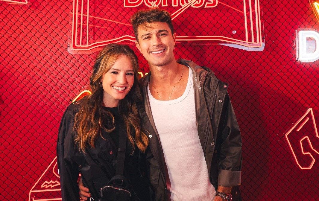 Larissa Manoela e André Luiz Frambach sobre dividir cena: ‘A gente toma banho passando texto’