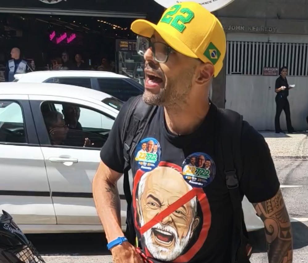 Deputado do PL usa gás de pimenta e ameaça puxar arma contra militantes do PSOL no Rio