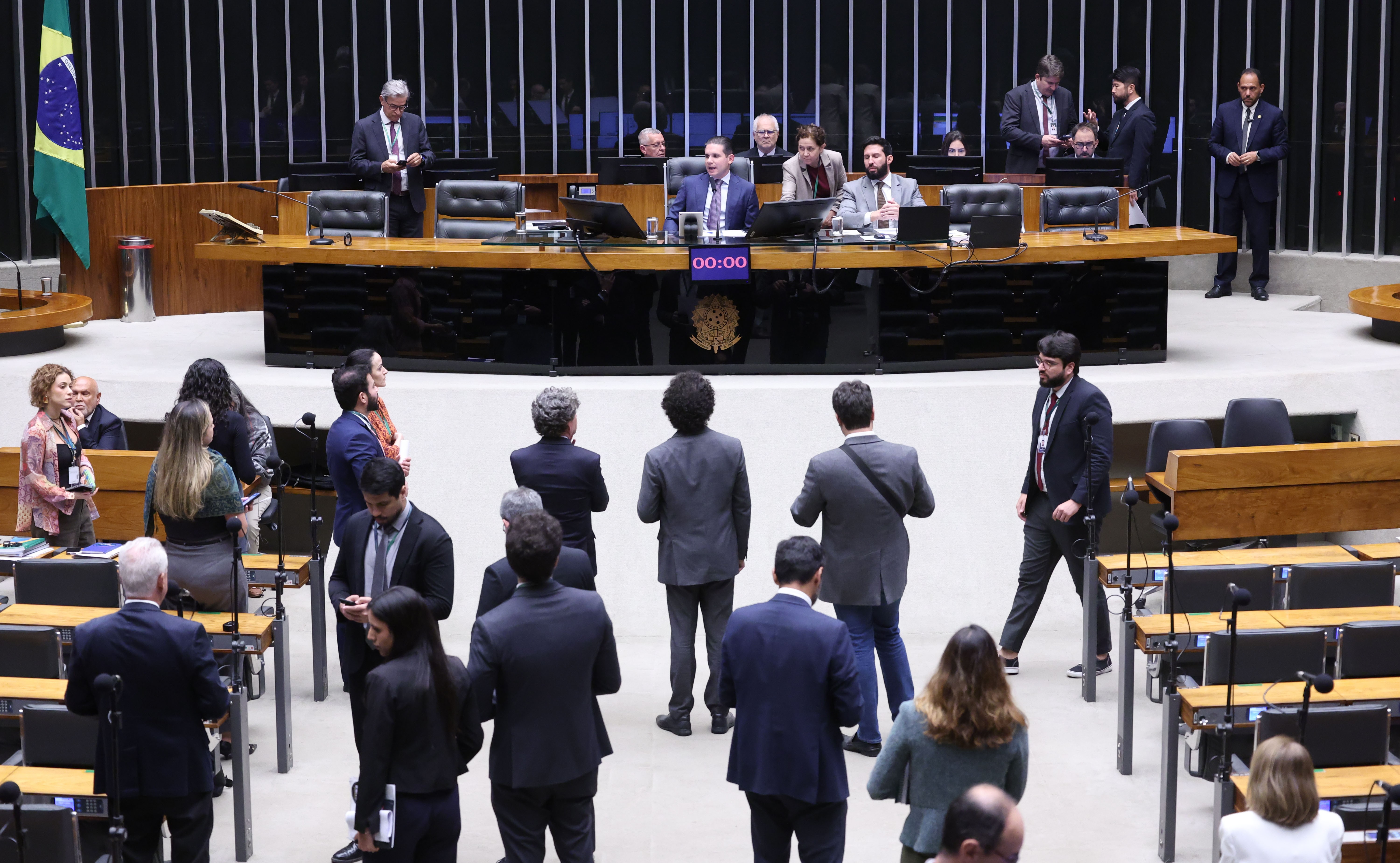 PL em alta, Centrão em baixa: os partidos que ganharam e perderam vagas na Câmara