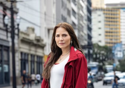 Letícia Colin leva a arte de fazer vilãs para protagonista de ‘Quem Ama Cuida’