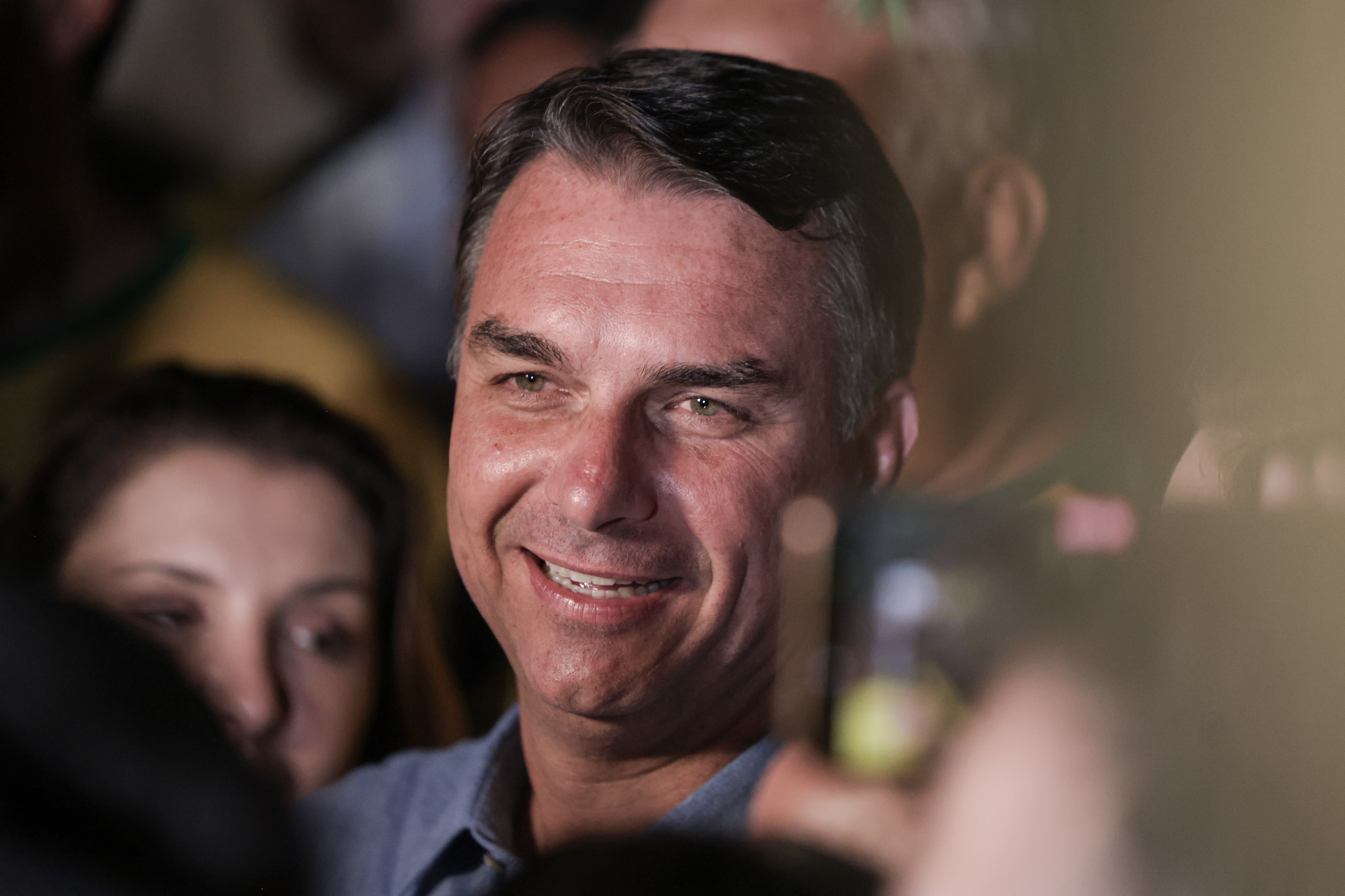 A disparada no impulsionamento de posts por Flávio na reta final do primeiro turno