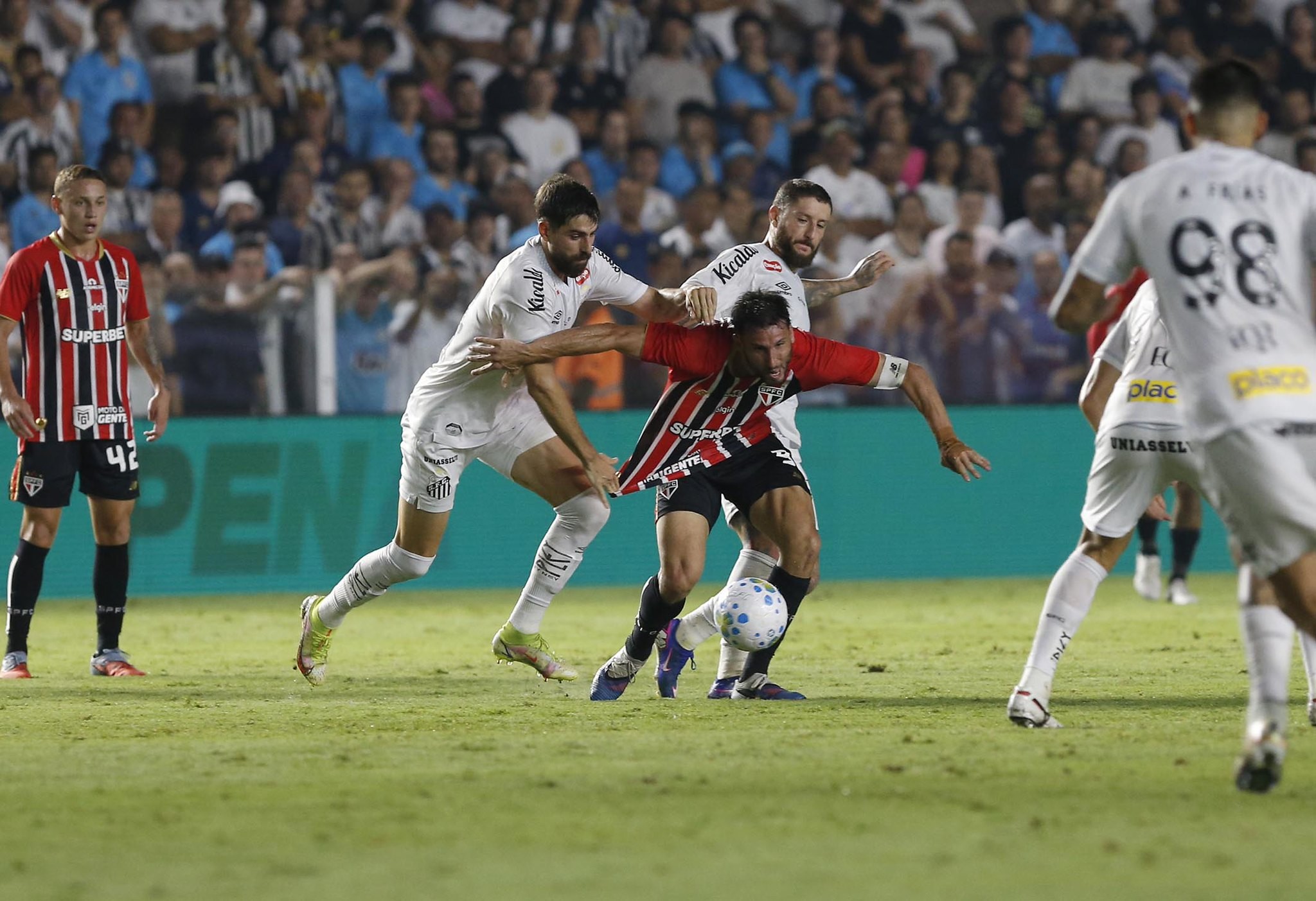 O protesto das bets, durante partidas do Brasileirão, contra proibição