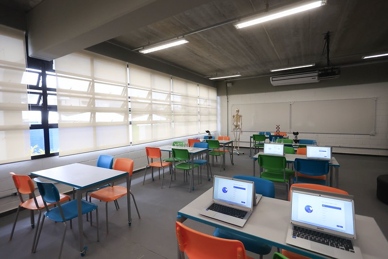 Governo de SP vai distribuir óculos de IA para alunos com deficiência visual