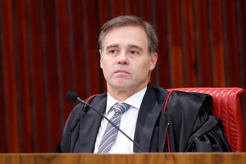 Mendonça nega pedido de Flávio para remover propaganda que diz que ele é contra fim da escala 6×1