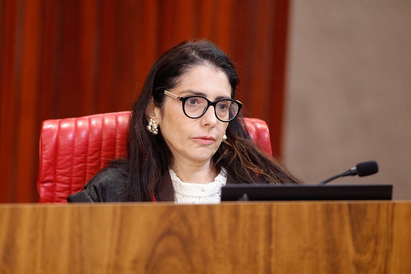Estela Aranha nega remover vídeo de Carlos Bolsonaro contra Lula