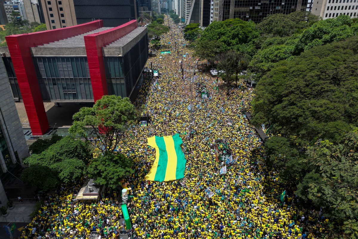 Ato de Flávio Bolsonaro na Paulista reúne 71,9 mil pessoas, aponta USP
