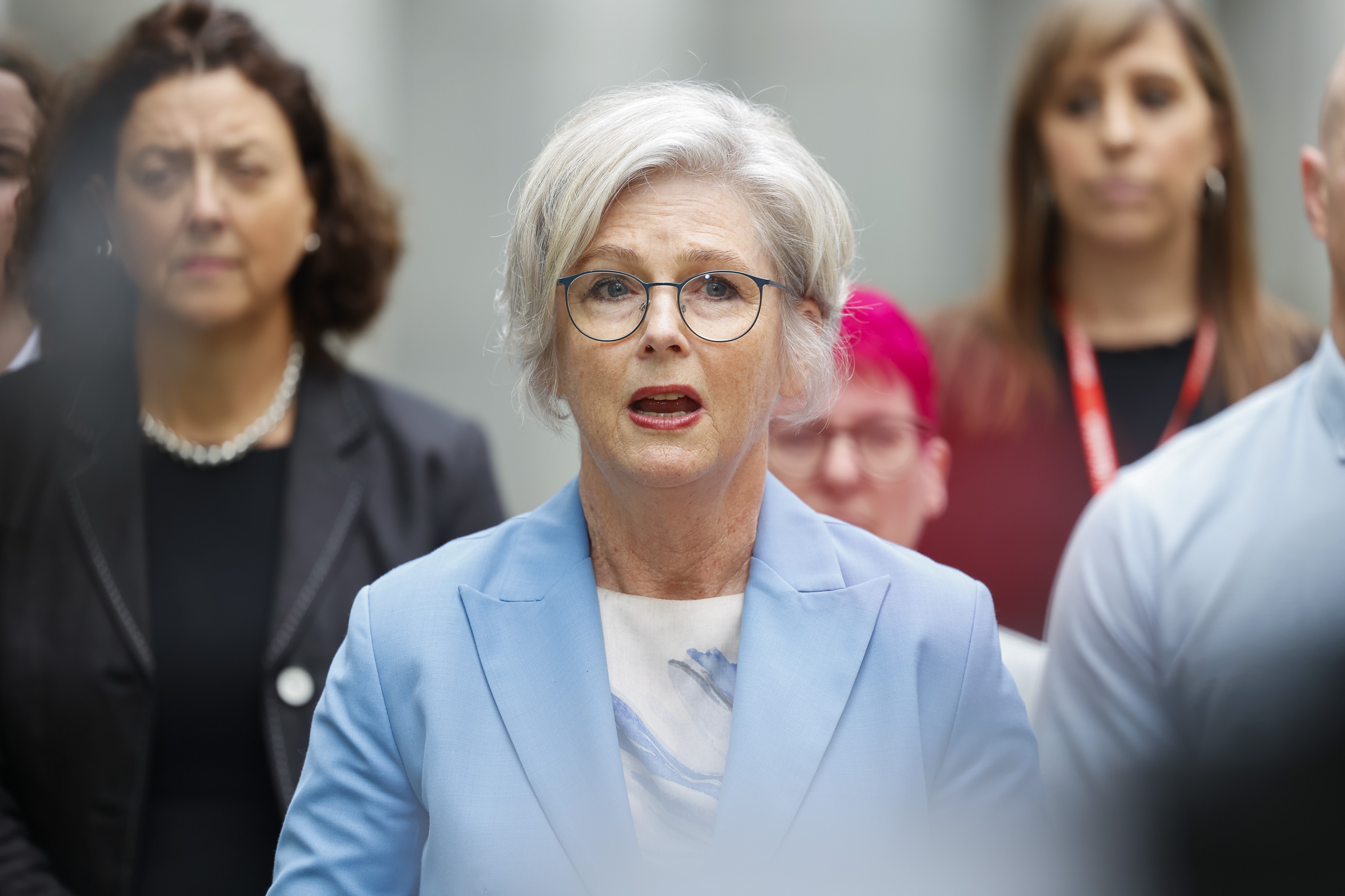 Deputada australiana fica em estado crítico após atropelamento intencional