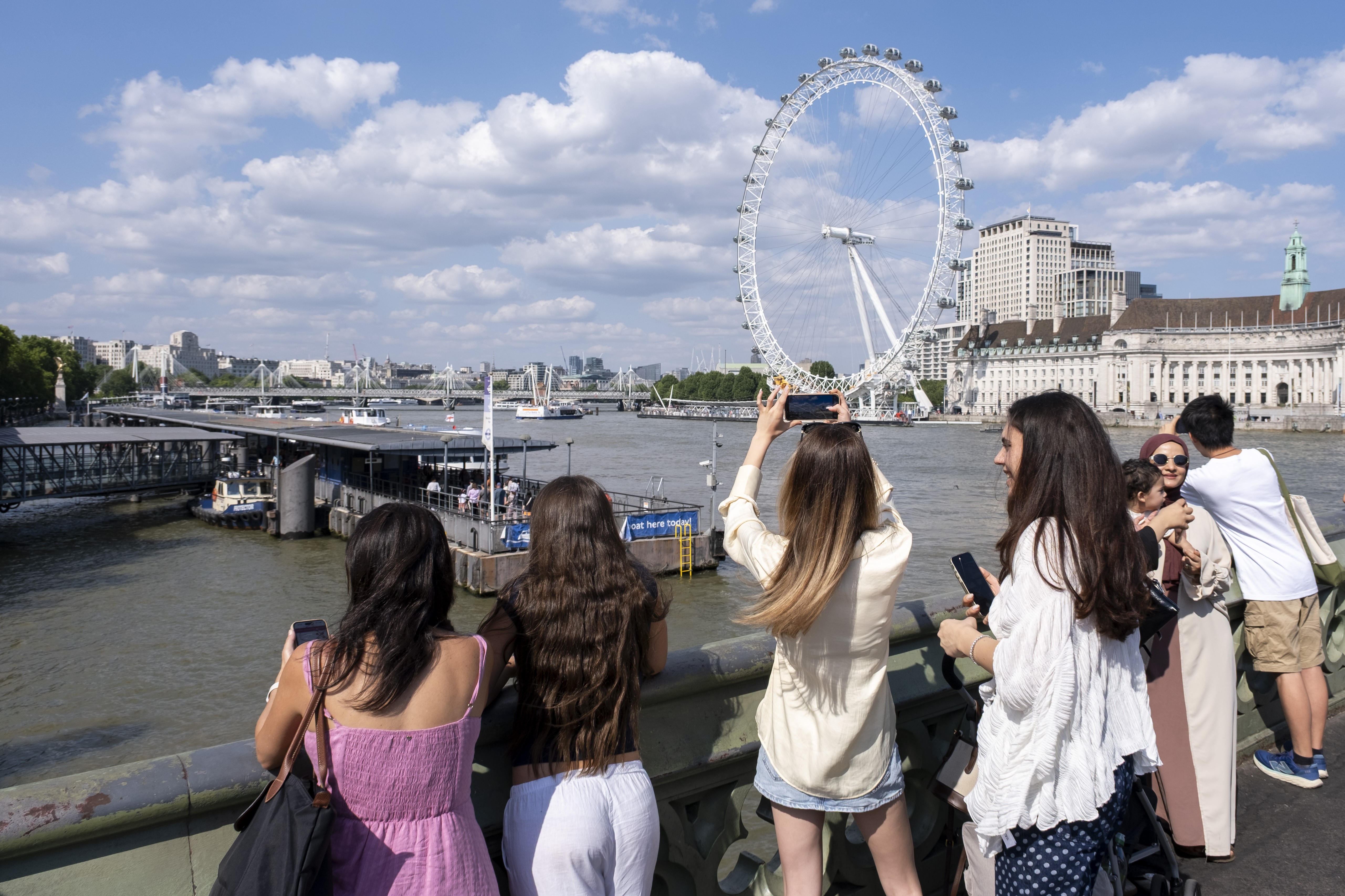 Turistas em Londres: 87% dos brasileiros consideram as viagens um investimento em qualidade de vida