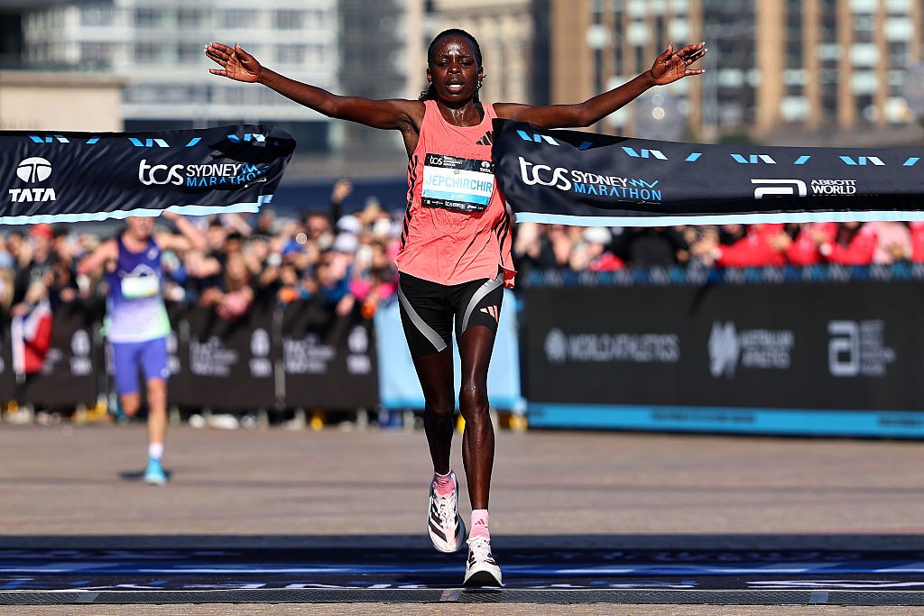 Campeã mundial e olímpica de maratona é suspensa por doping