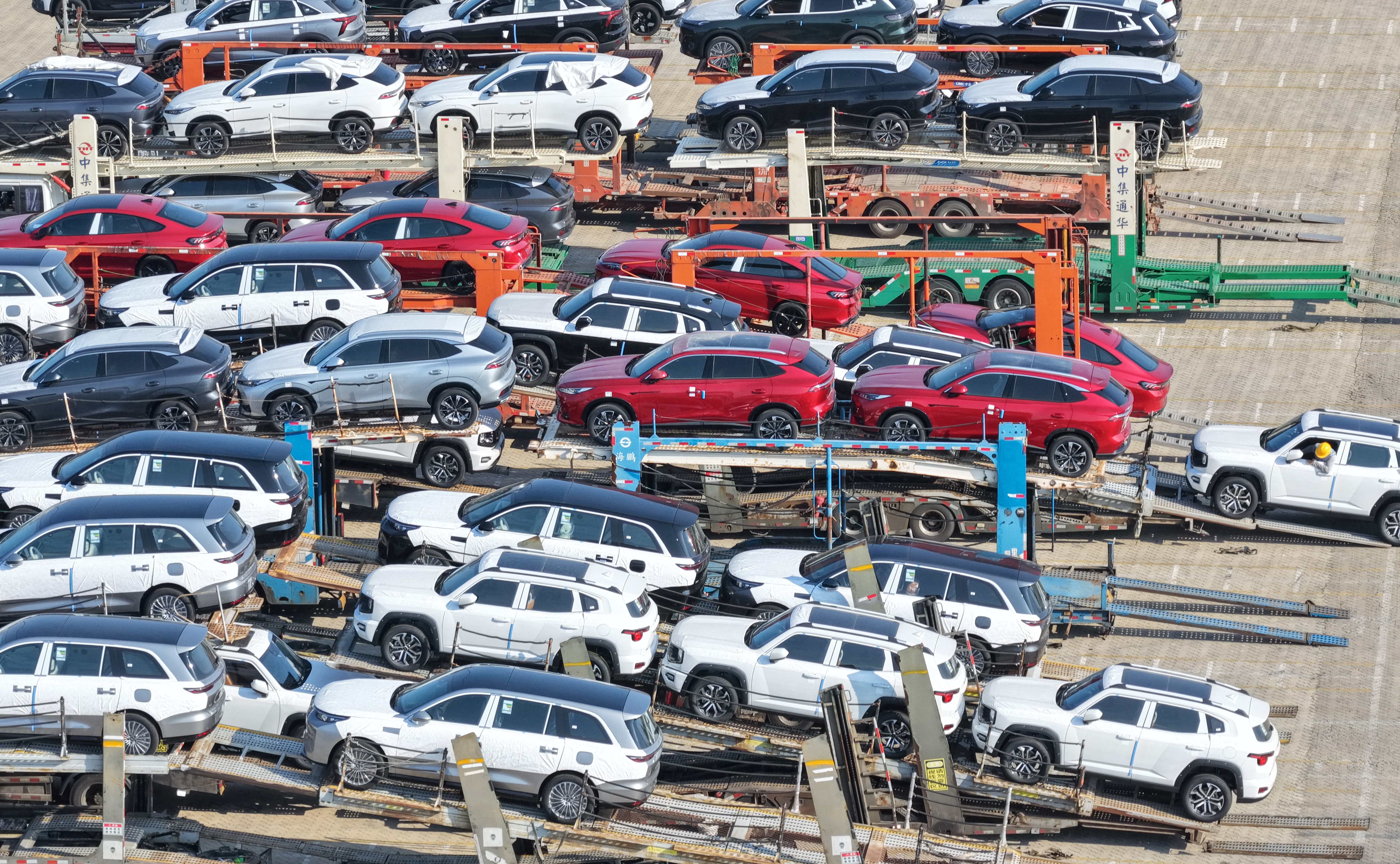 Quatro rodas no chão: carros chineses avançam para dominar o mundo