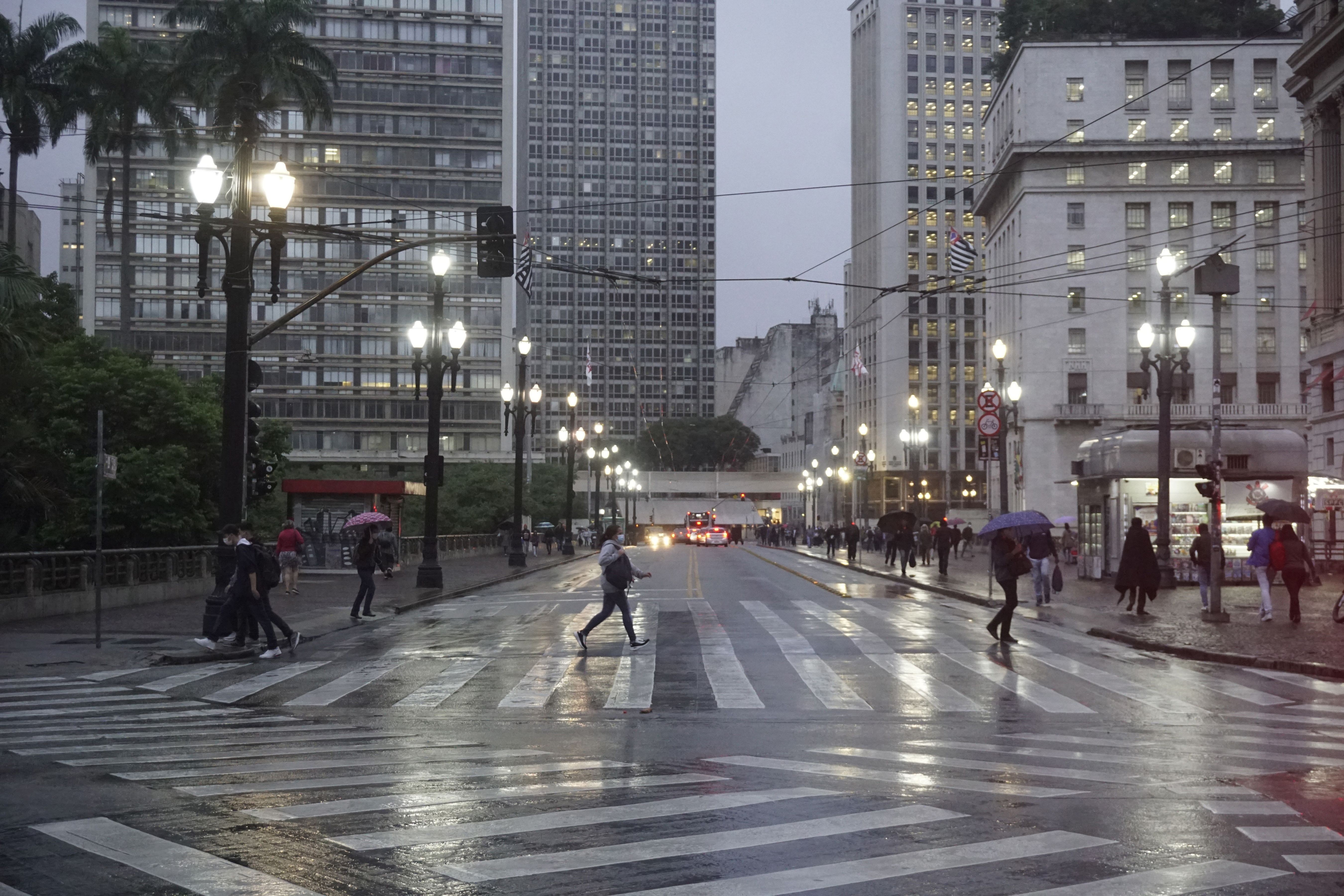 Previsão do tempo: fim de semana de eleição tem tempestades, raios e ventania no Sudeste