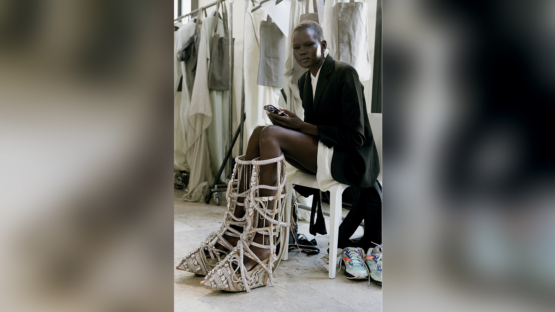 De saltos impossíveis a formatos inusitados, os sapatos excêntricos estão em alta - Foto