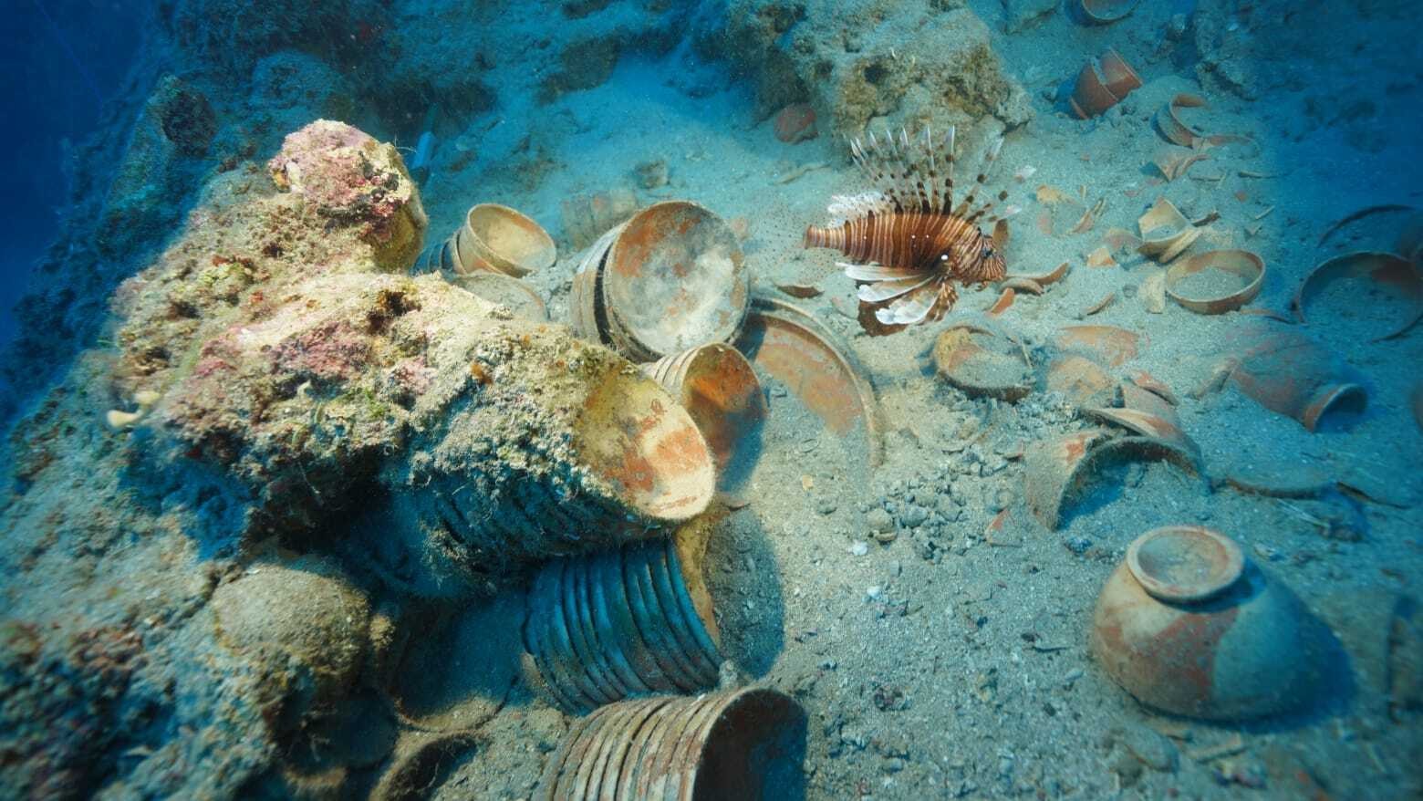 Vídeo: arqueólogos encontram naufrágio mais antigo do mundo na costa da Turquia