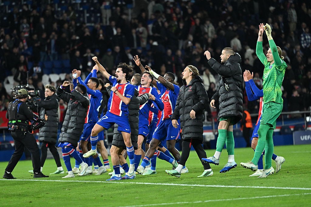 PSG derrota Barcelona com gols na reta final durante a terceira rodada da Champions