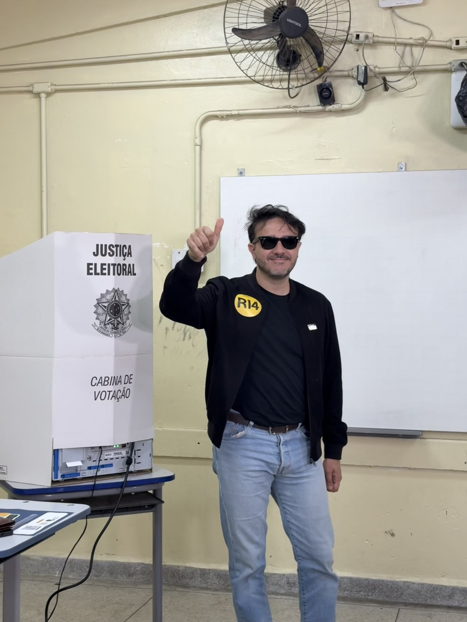 Renan Santos vota em SP e diz que eleição é ‘a mais bizarra de todas’