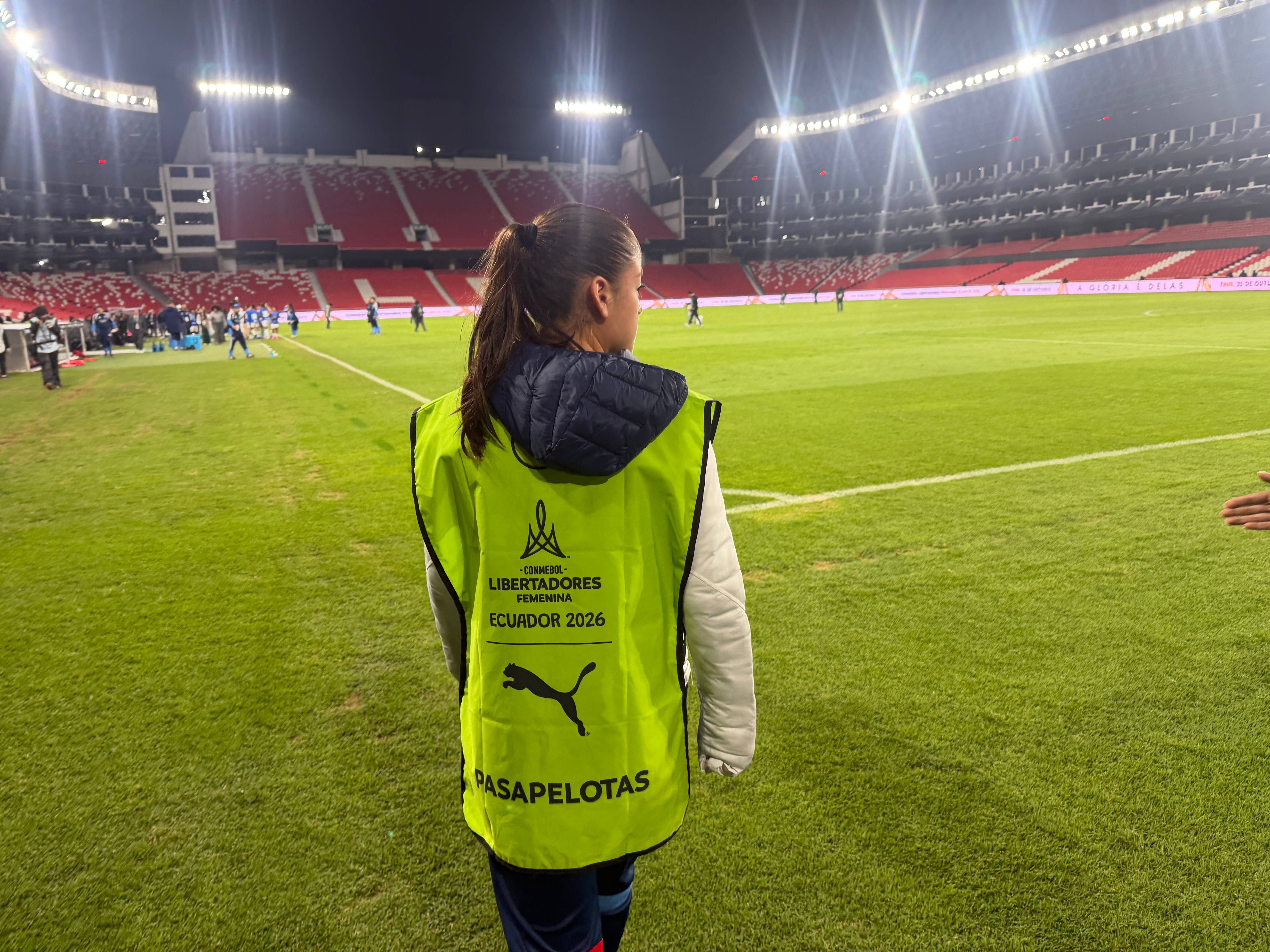 Valentina Cruz, gandula da Libertadores Feminina. (Giselly Corrêa)