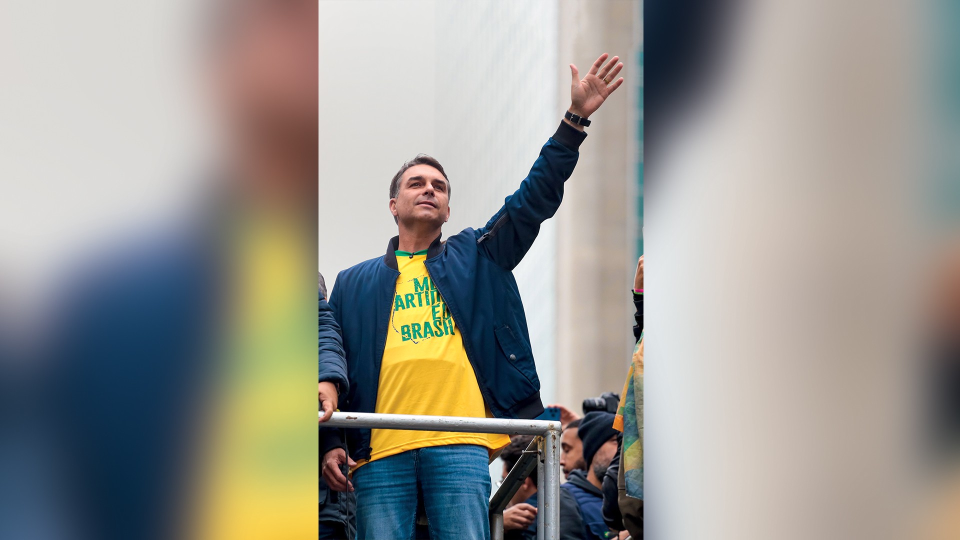 Derrota e fuga de Flávio podem definir o declínio político da família Bolsonaro 