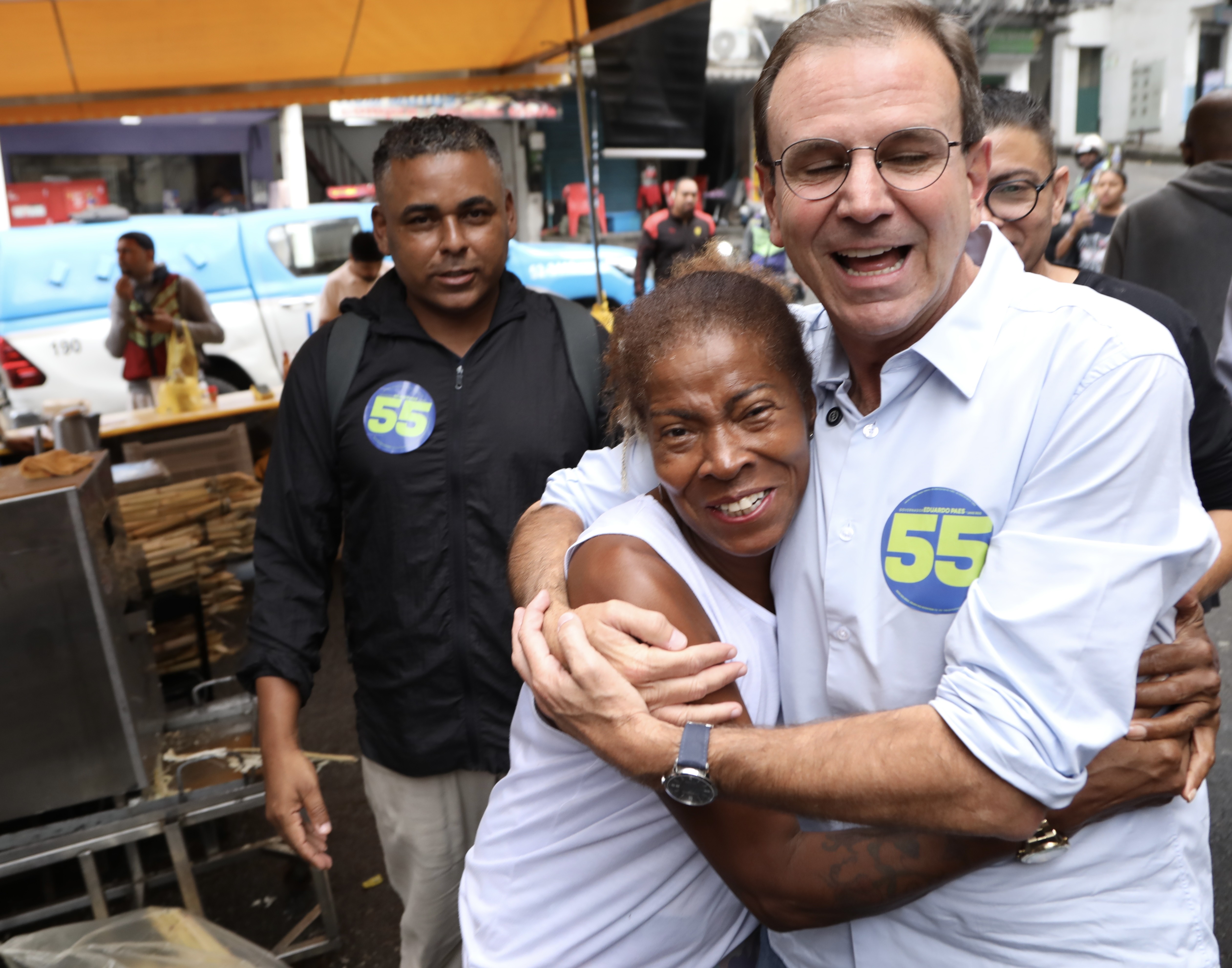 Paes segue em campanha às vésperas de definição sobre eleição no TSE