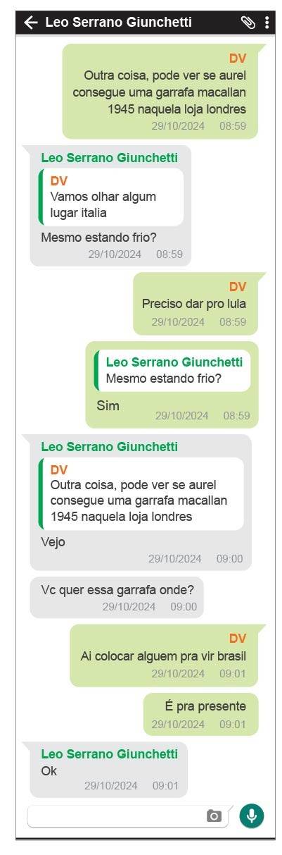 Captura de tela de um aplicativo de mensagens exibindo uma conversa entre Leo Serrano Giunchetti e DV sobre a compra de uma garrafa de Macallan 1945 em Londres e a possibilidade de alguém trazê-la para o Brasil como presente, além de planos para visitar a Itália