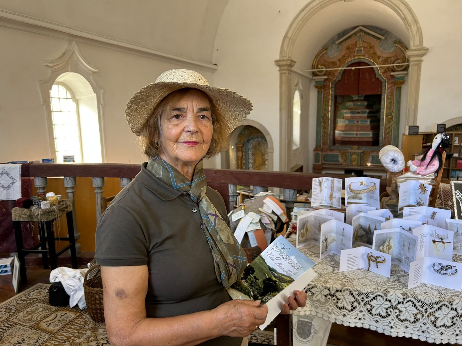 A poeta que transforma renda em joia em Óbidos, Portugal
