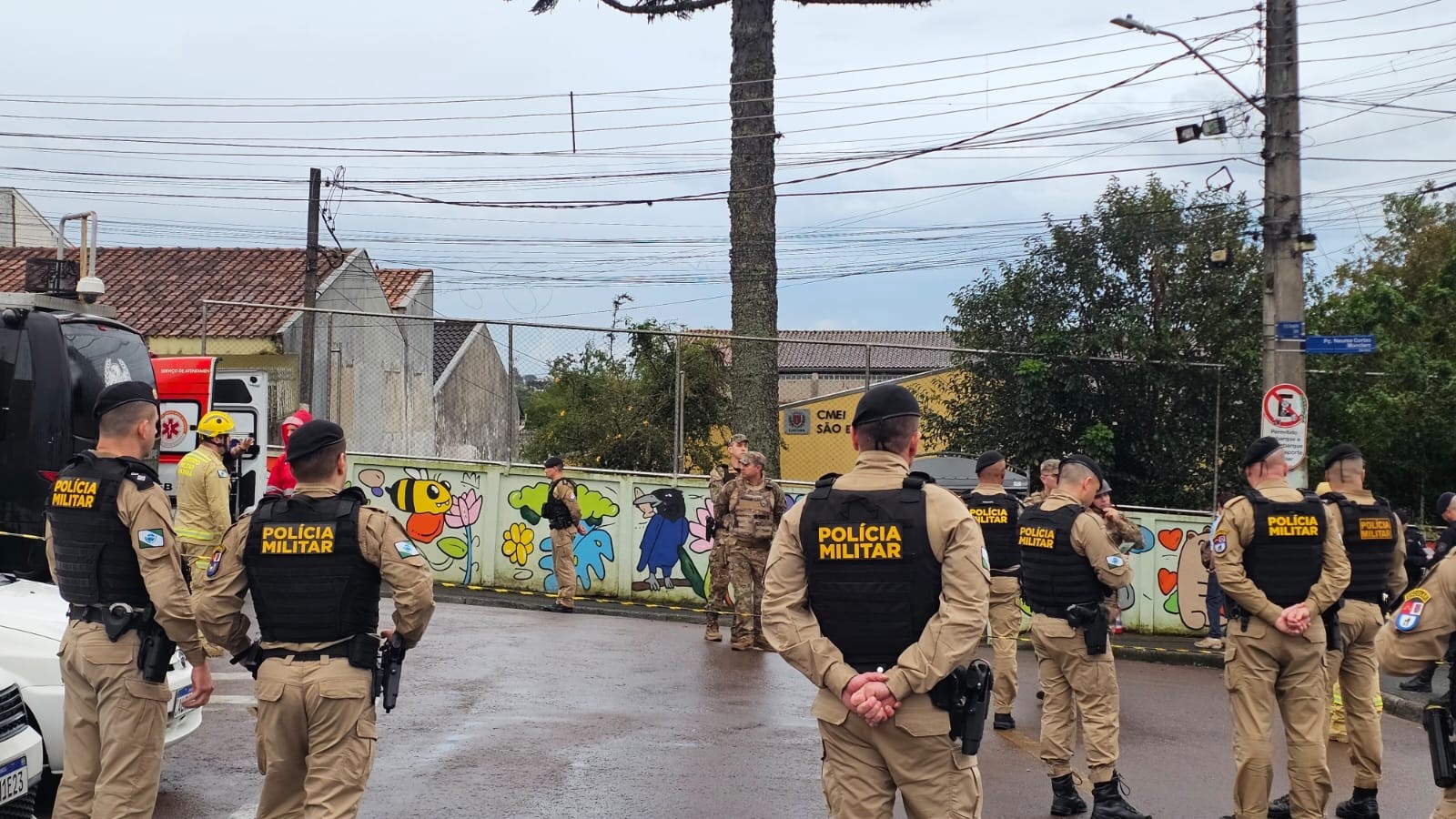 Crianças reféns em creche de Curitiba são liberadas e homem armado é morto pela polícia