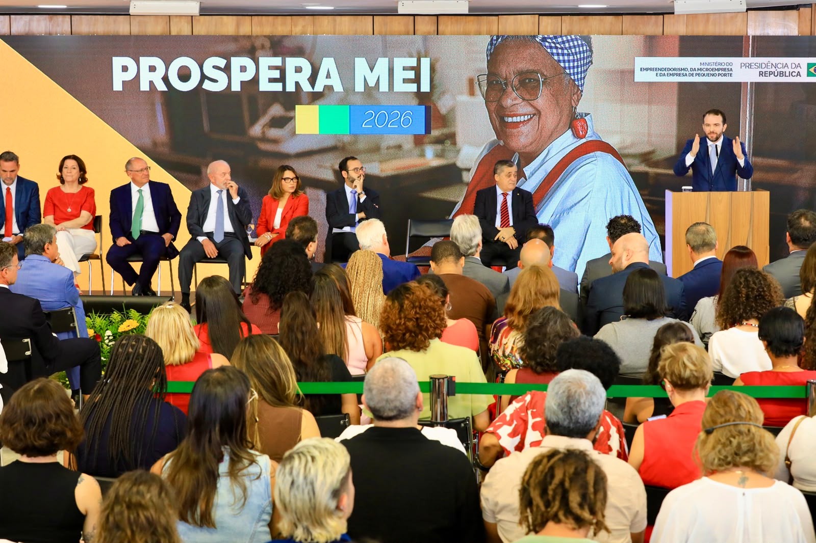 Lula anuncia pacote para MEIs com perdão de dívidas, Pix de R$ 5 mil e novo Desenrola