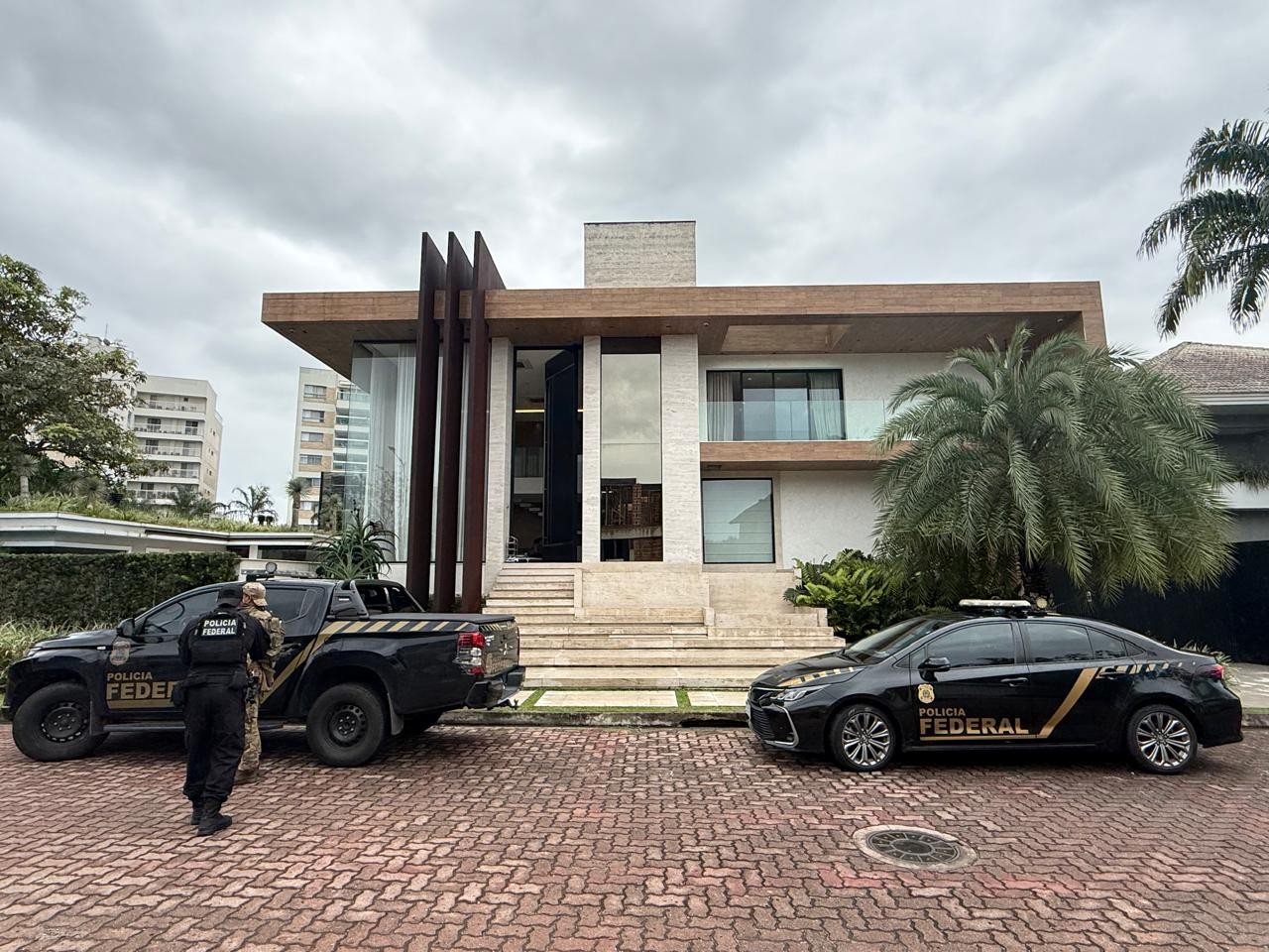 PF prende vereador e mira Marcinho VP em operação contra monopólio de internet do CV