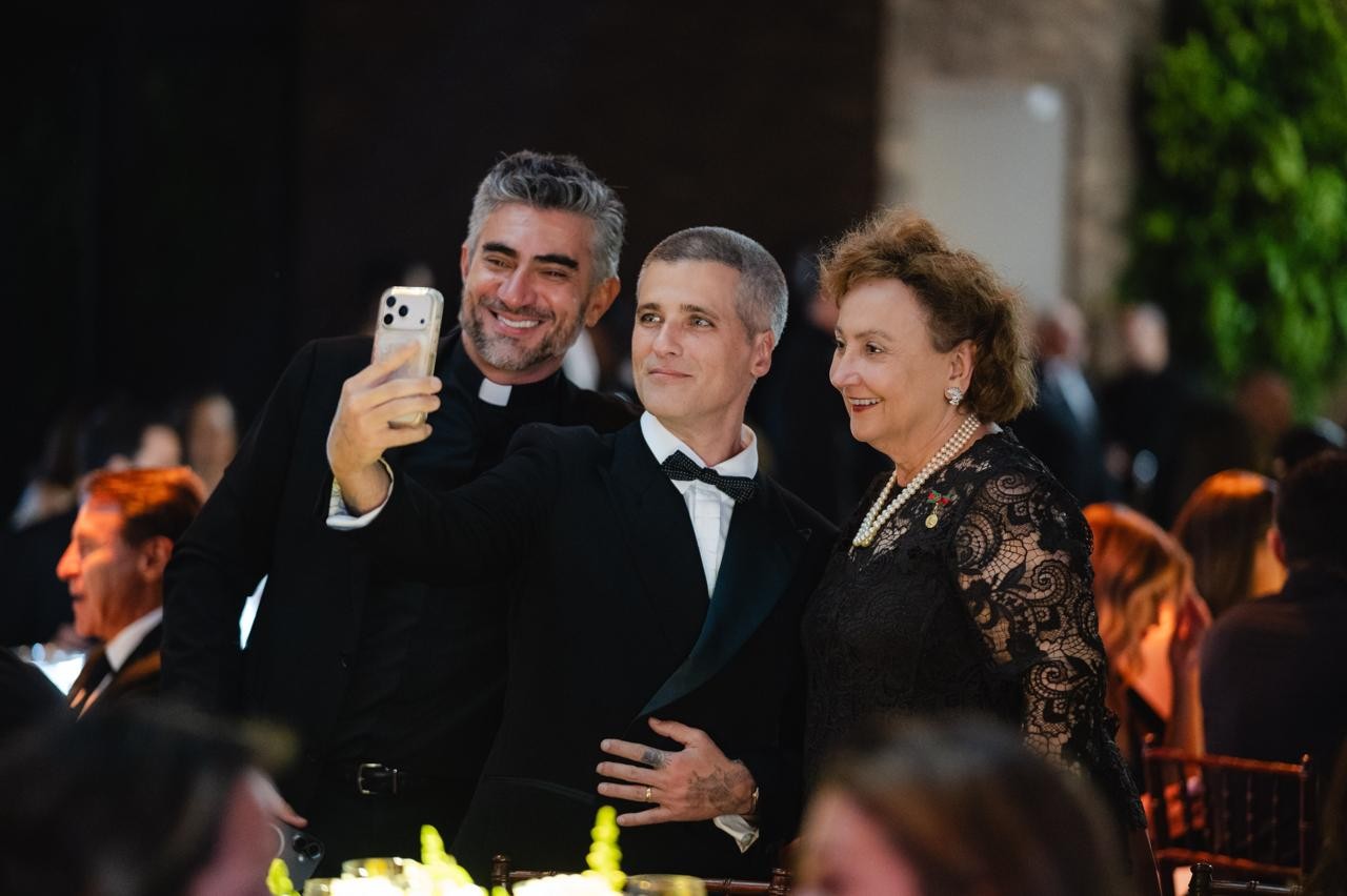 Reitor da PUC-Rio participa de jantar beneficente em prol da saúde infantil