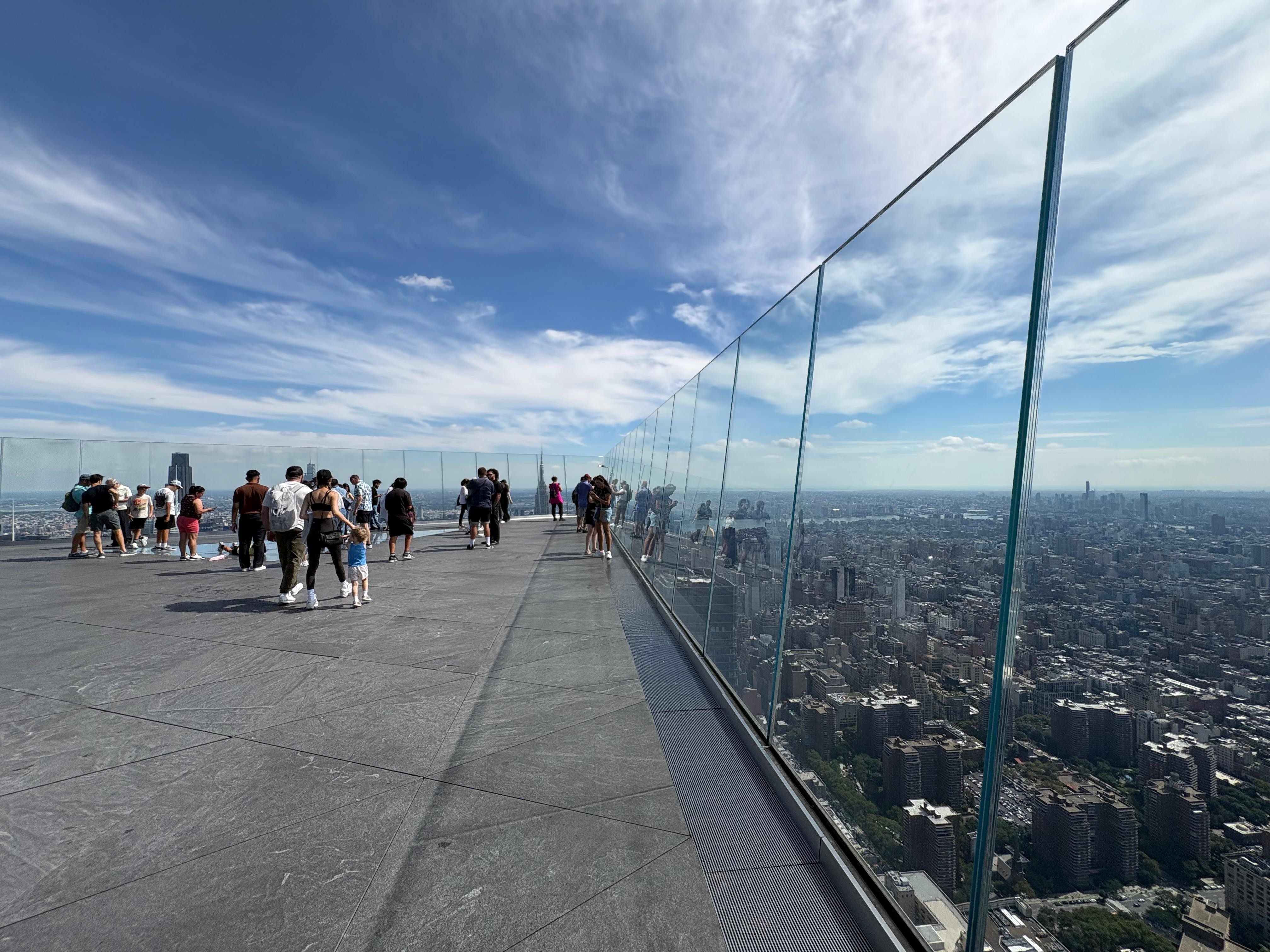 PEdge NYC: plataforma de observação ao ar livre mais alta do Hemisfério Ocidental, sendo boa parte dela ao ar livre