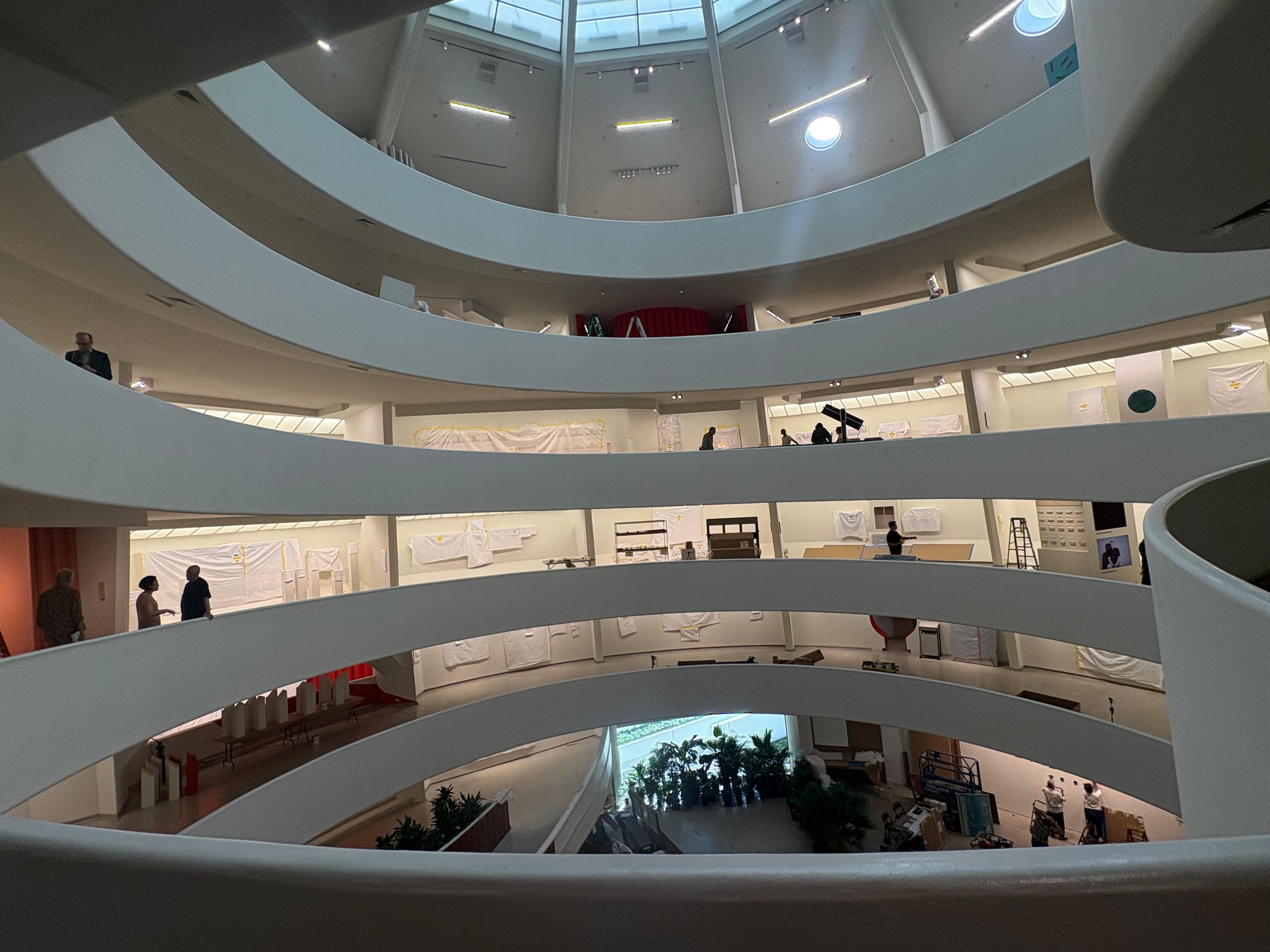 Parte interna do Museu Guggenheim: seu acervo conta com obras dos principais nomes da arte moderna