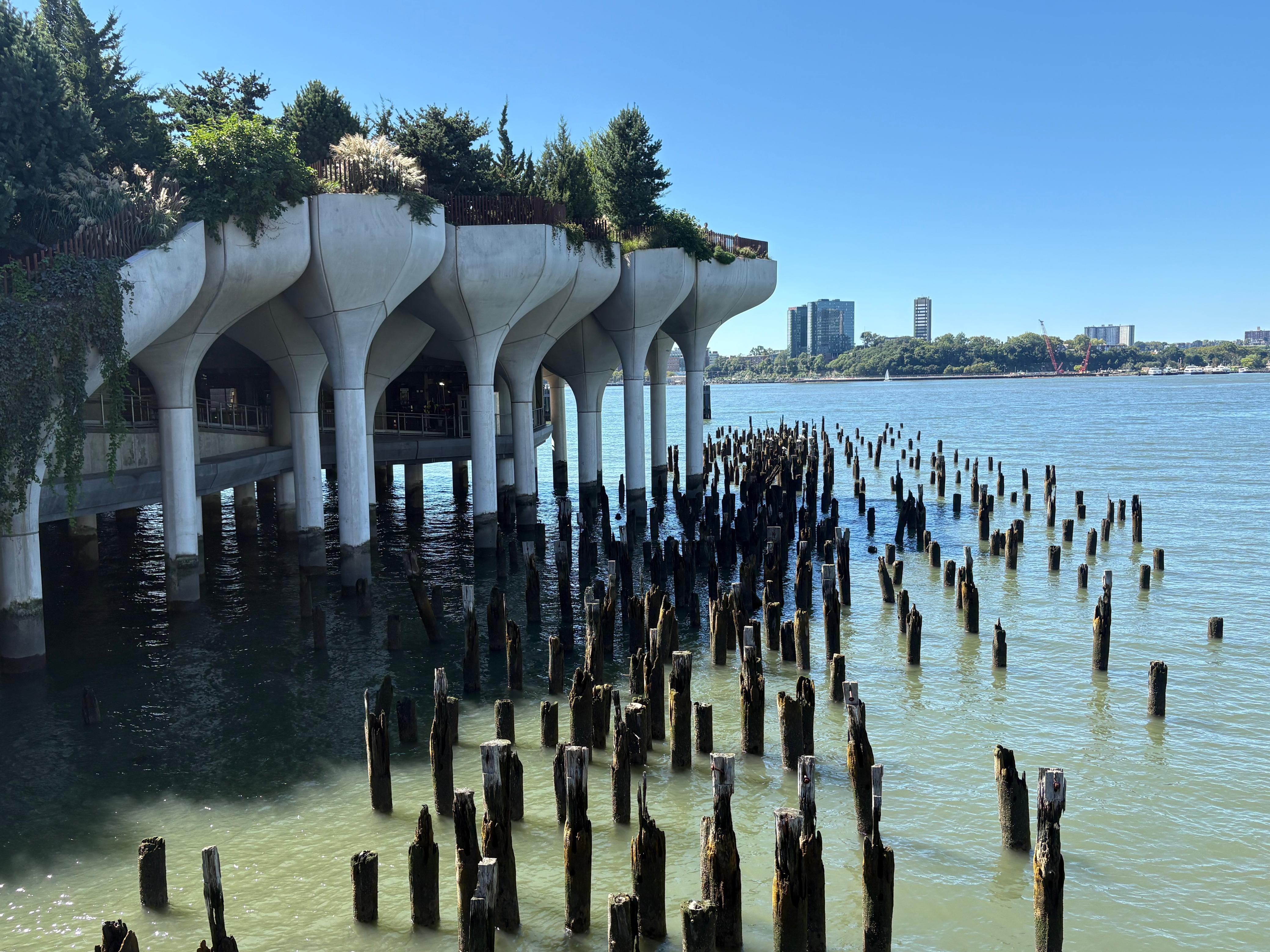 Little Island: uma das atrações recentes de Nova York, o local concentra 132 estruturas que lembram enormes tulipas