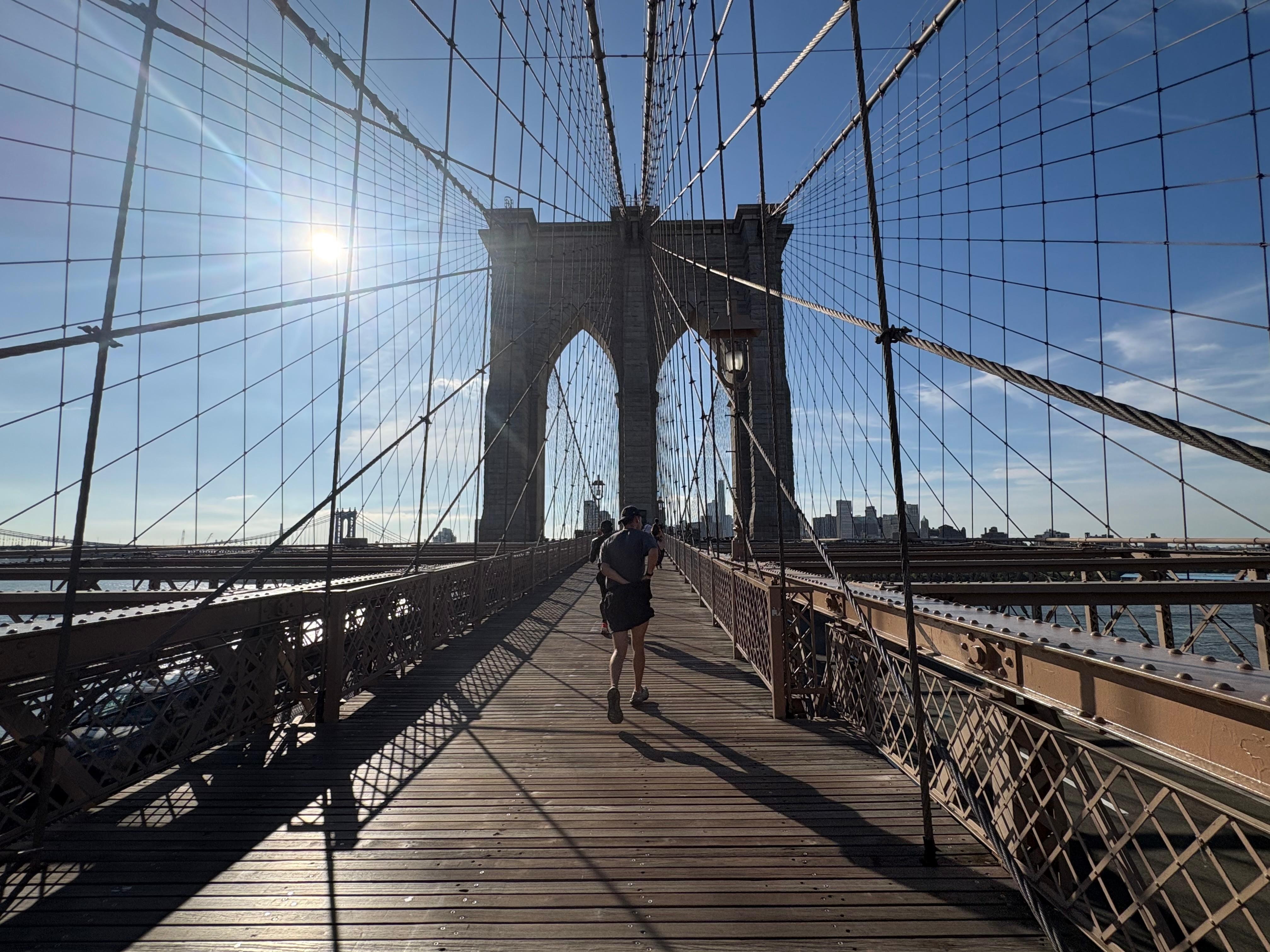 Ponte do Brooklyn: com 1,8 quilômetro, a estrutura fica aberta 24 horas por dia, sete dias por semana